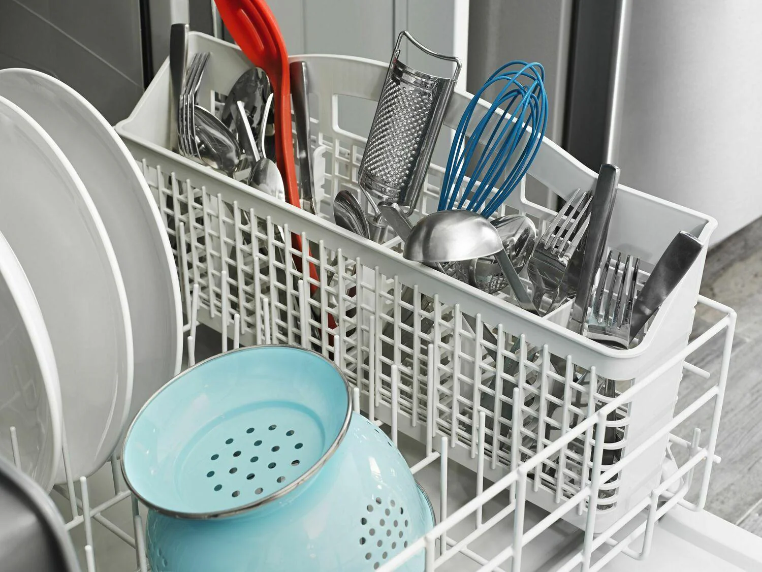 Dishwasher with Triple Filter Wash System - Stainless Steel - Image 4