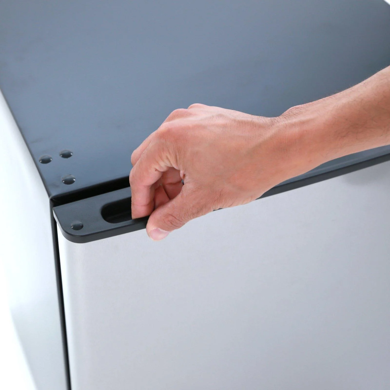 AR24T3S Avanti 2.4 cu. ft. Compact Refrigerator - Image 5