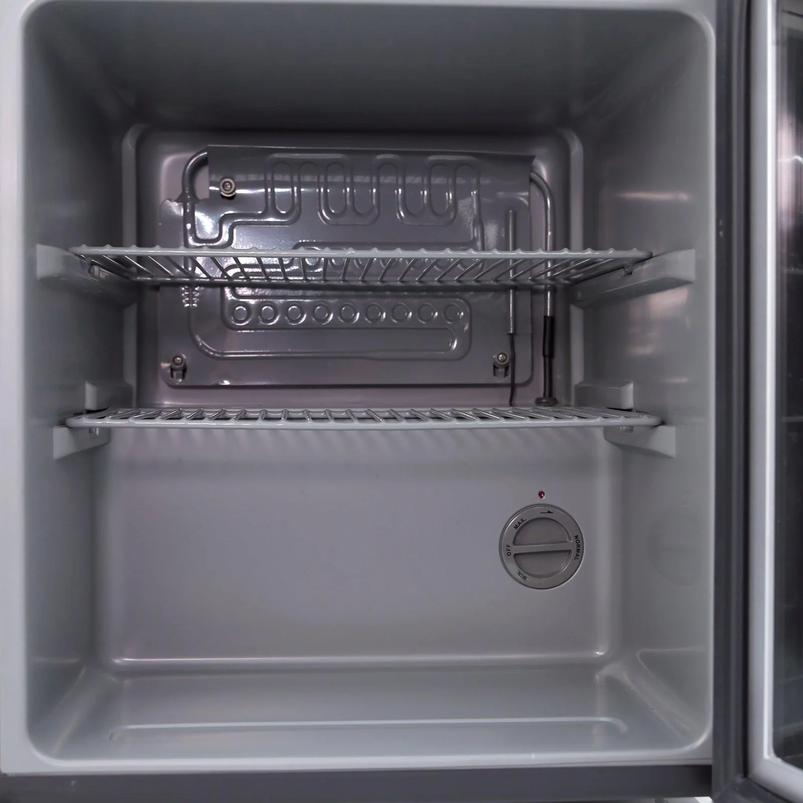 ARBC17T2PG Avanti Beverage Center, 60 Can Capacity - Image 6