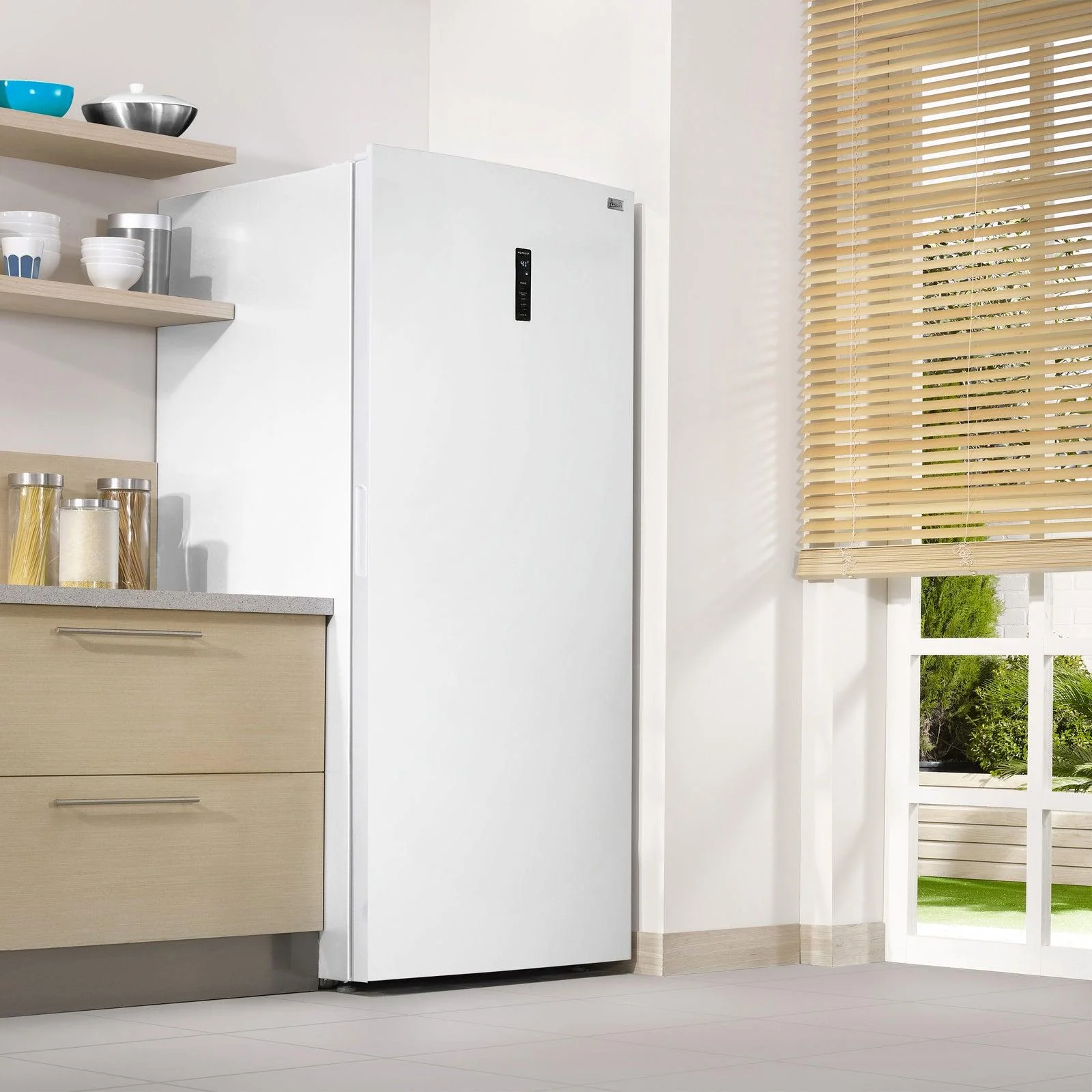AV2121VFB0W Avanti 21.2 cu ft. Vertical Freezer, Frost Free in White - White / 21.2 cu. ft. - Image 10