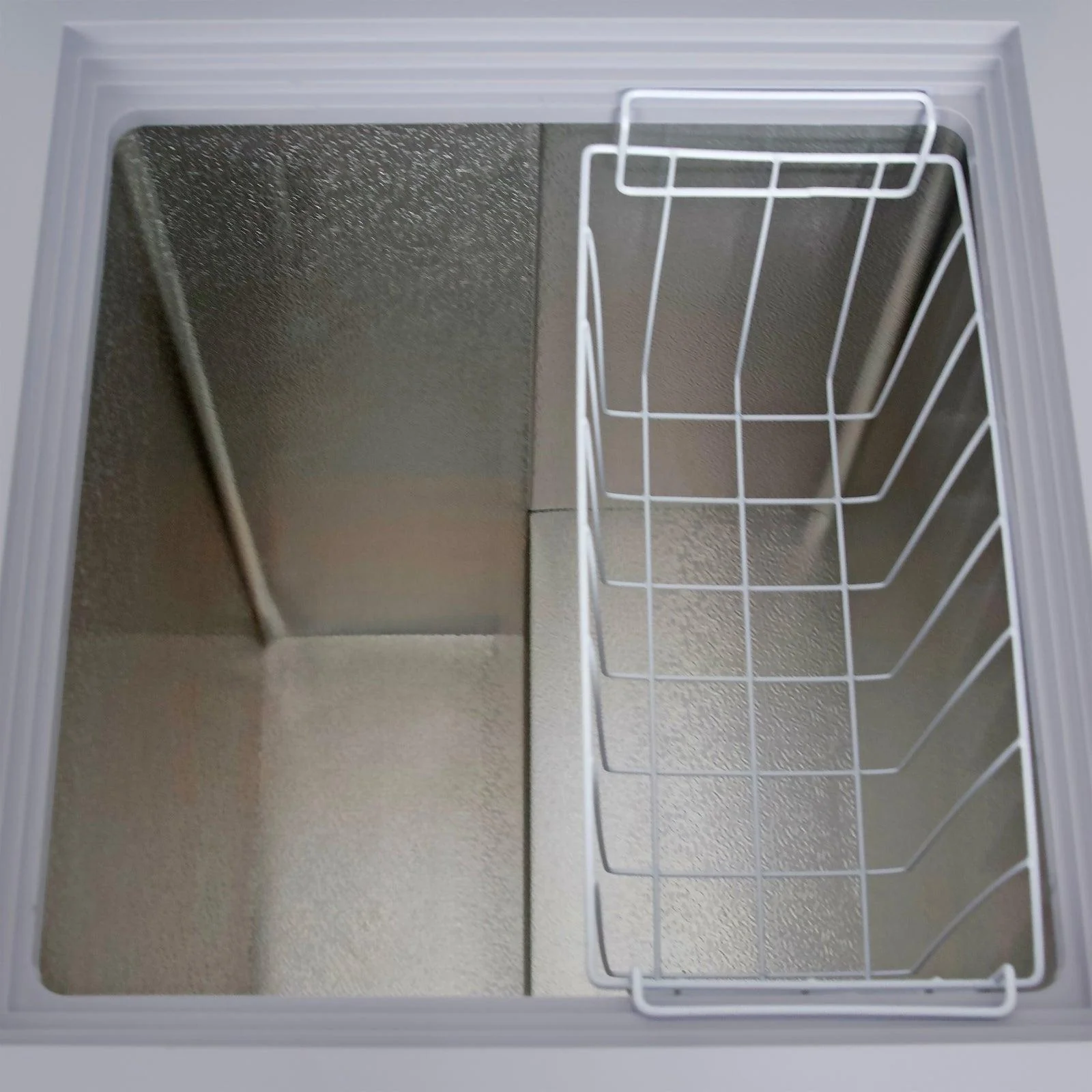 CF35F2G Avanti Garage Ready Convertible Chest Freezer - Platinum - Image 11