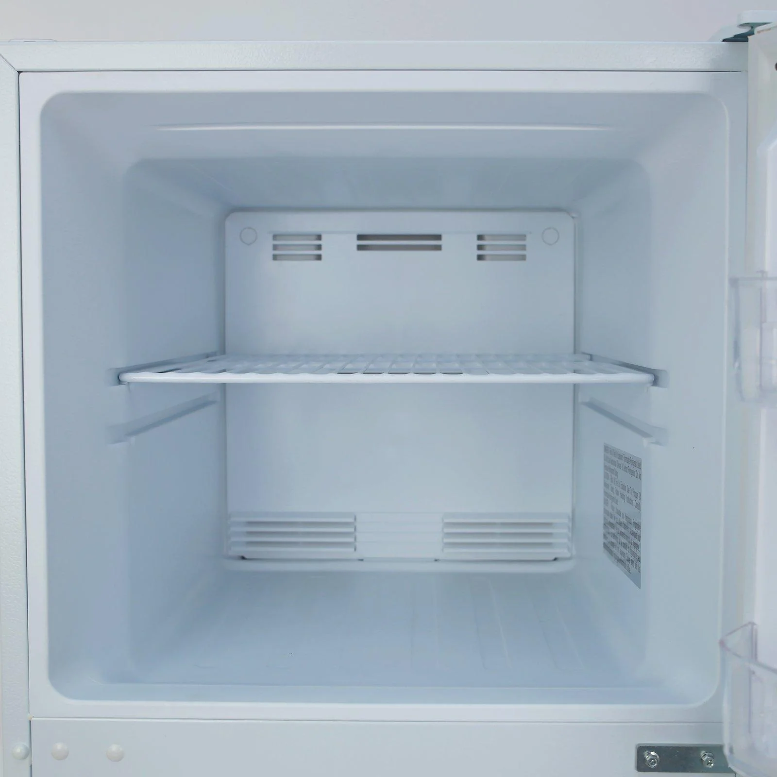 FF1013D3S Avanti Frost-Free Apartment Size Refrigerator, 10.1 cu. ft. - Stainless Steel / 10.1 cu. ft. - Image 8