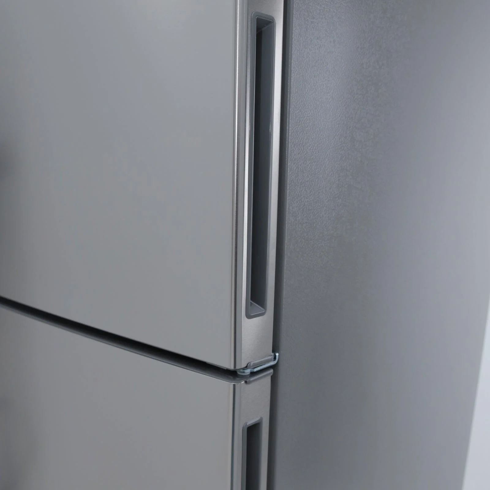 FF18D3S4 Avanti Frost-Free Apartment Size Refrigerator, 18.0 cu. ft. - Stainless Steel / 18 cu. ft. - Image 14