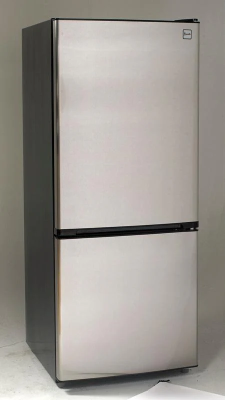 Avanti FFBM102D2P Bottom Mount Frost Free Freezer / Refrigerator - Image 2