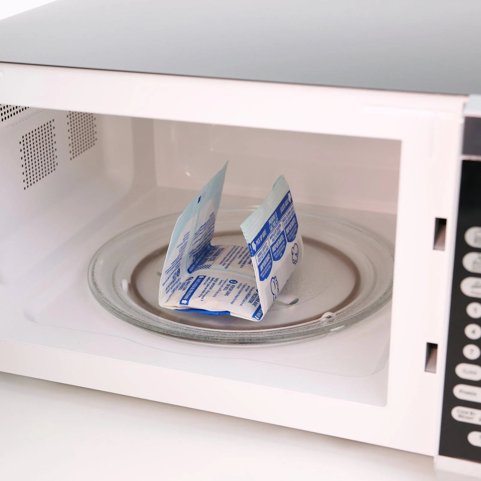 Avanti 1.6 cu. ft. Microwave Oven - Stainless Steel with Black Cabinet / 1.6 cu. ft. - Image 3