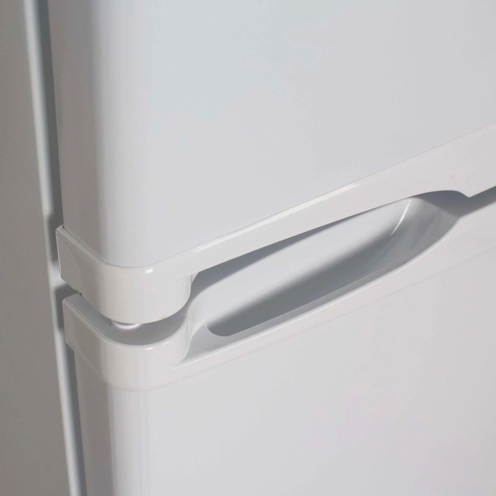 RA730B0W Avanti Apartment Refrigerator, 7.3 cu. ft - White / 7.3 cu. ft. - Image 13