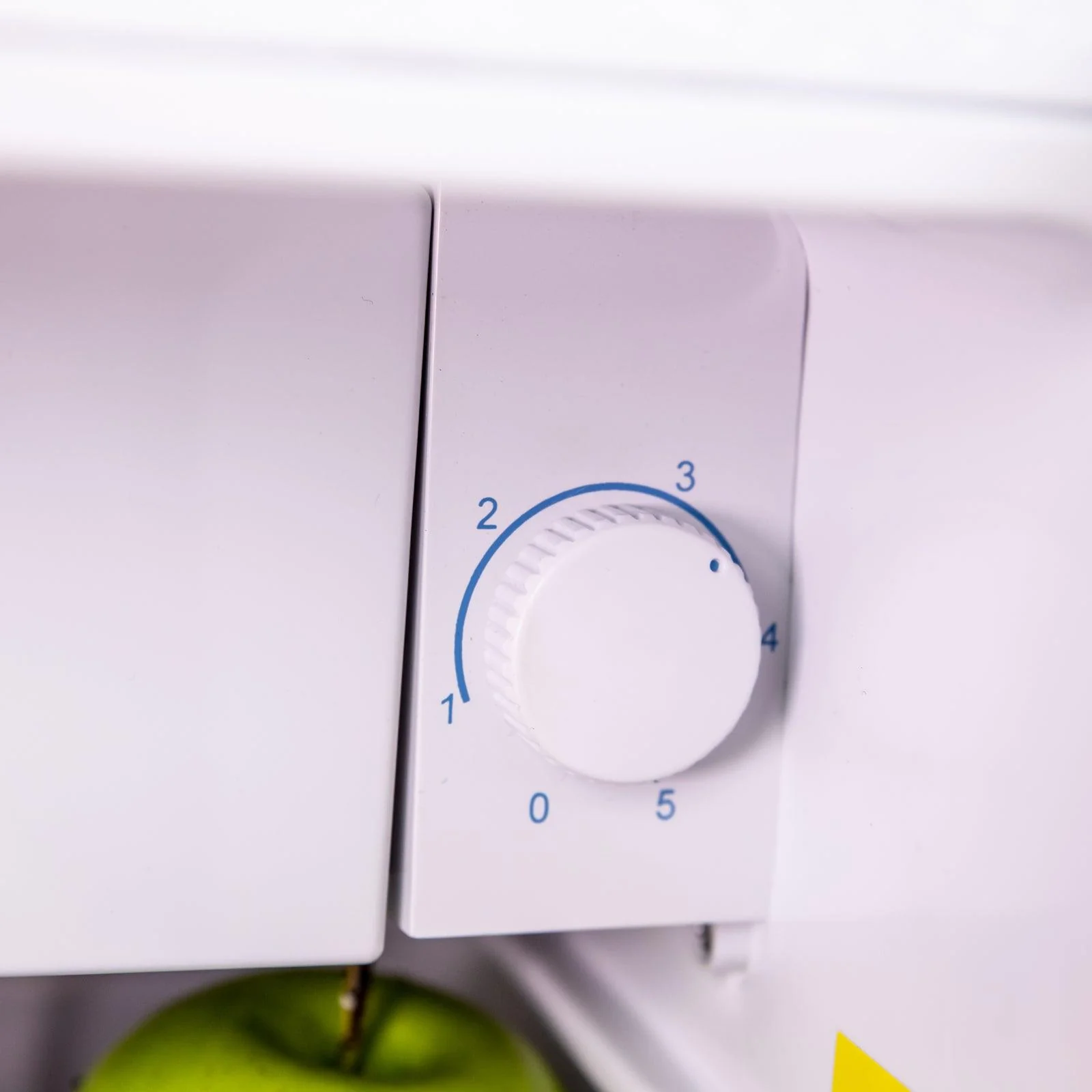 RM16J0W Avanti 1.6 cu. ft. Compact Refrigerator - White - Image 10