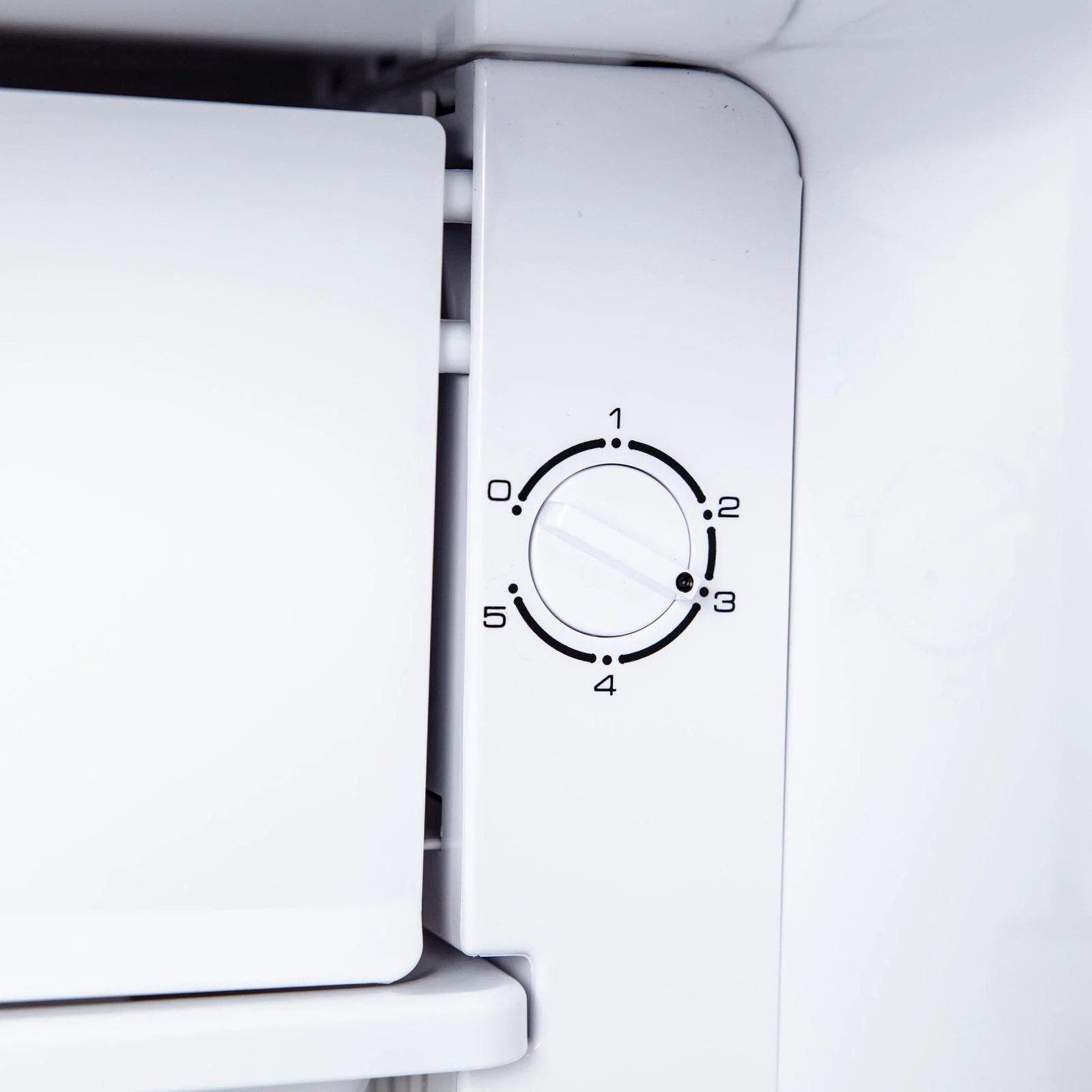RM3306W Avanti 3.2 cu. ft. Compact Refrigerator - White - Image 7