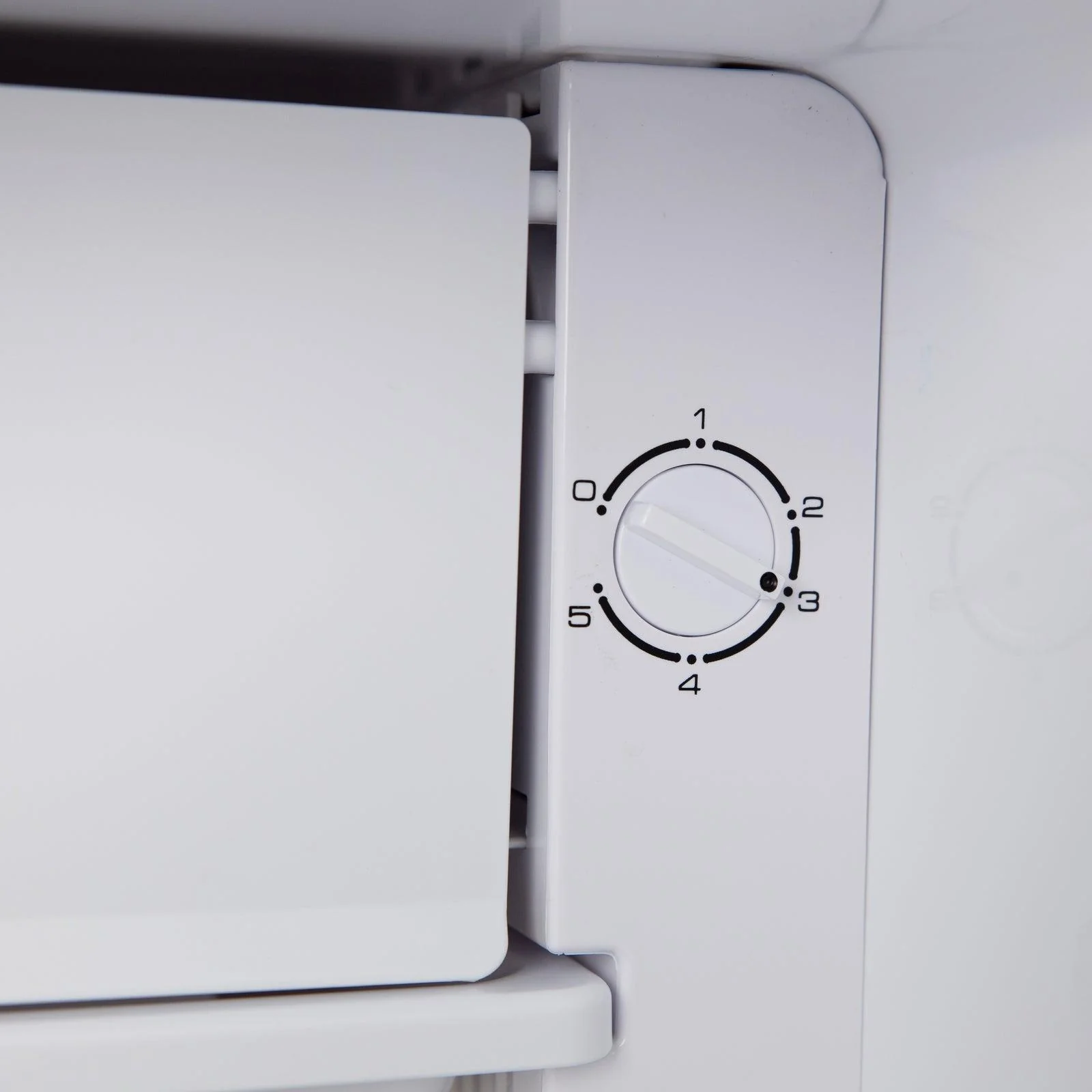 RM3316B Avanti 3.2 cu. ft. Compact Refrigerator - Black - Image 10