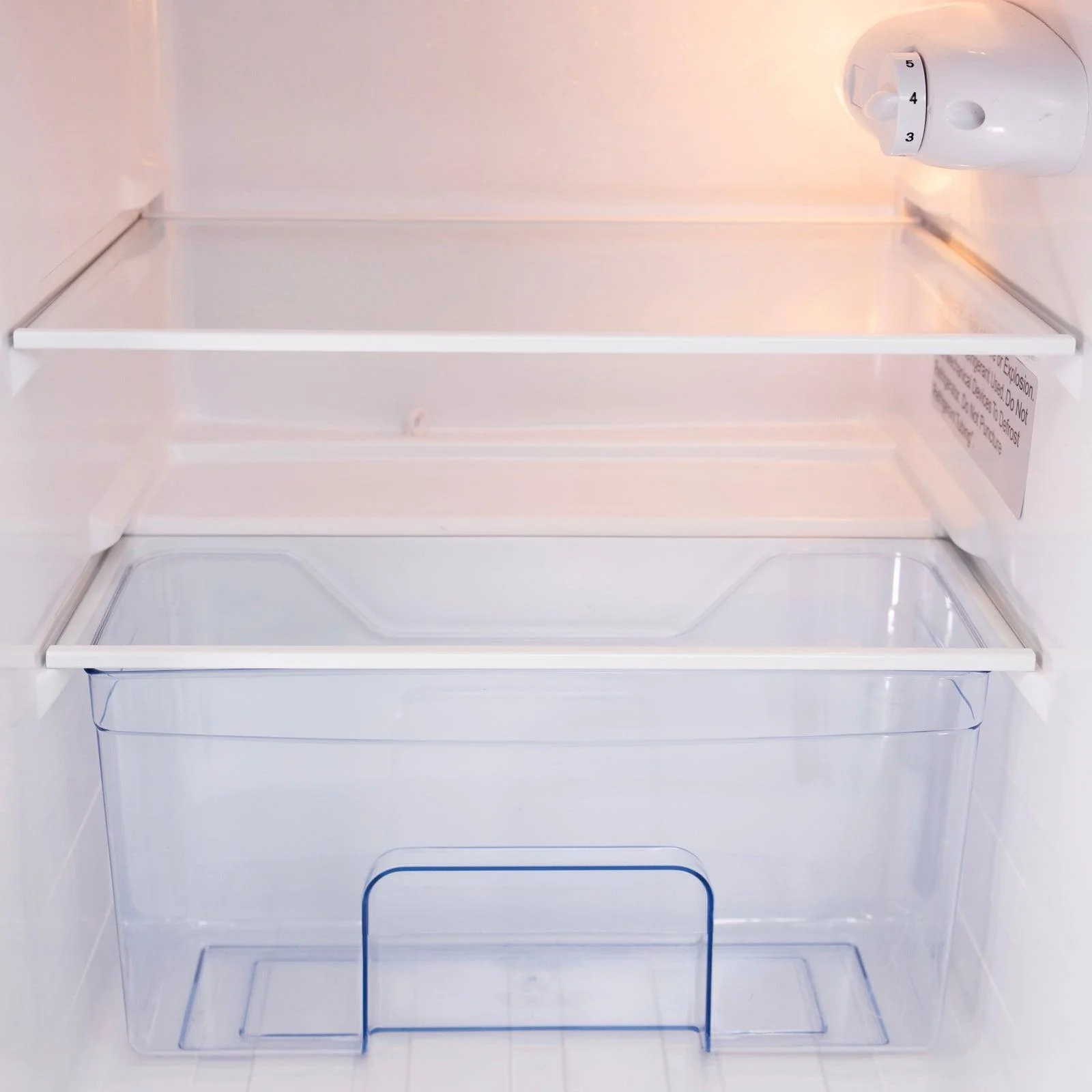 RMRT30X1BIS Avanti 3.0 Cu. Ft. Retro Compact Refrigerator - Black - Image 4