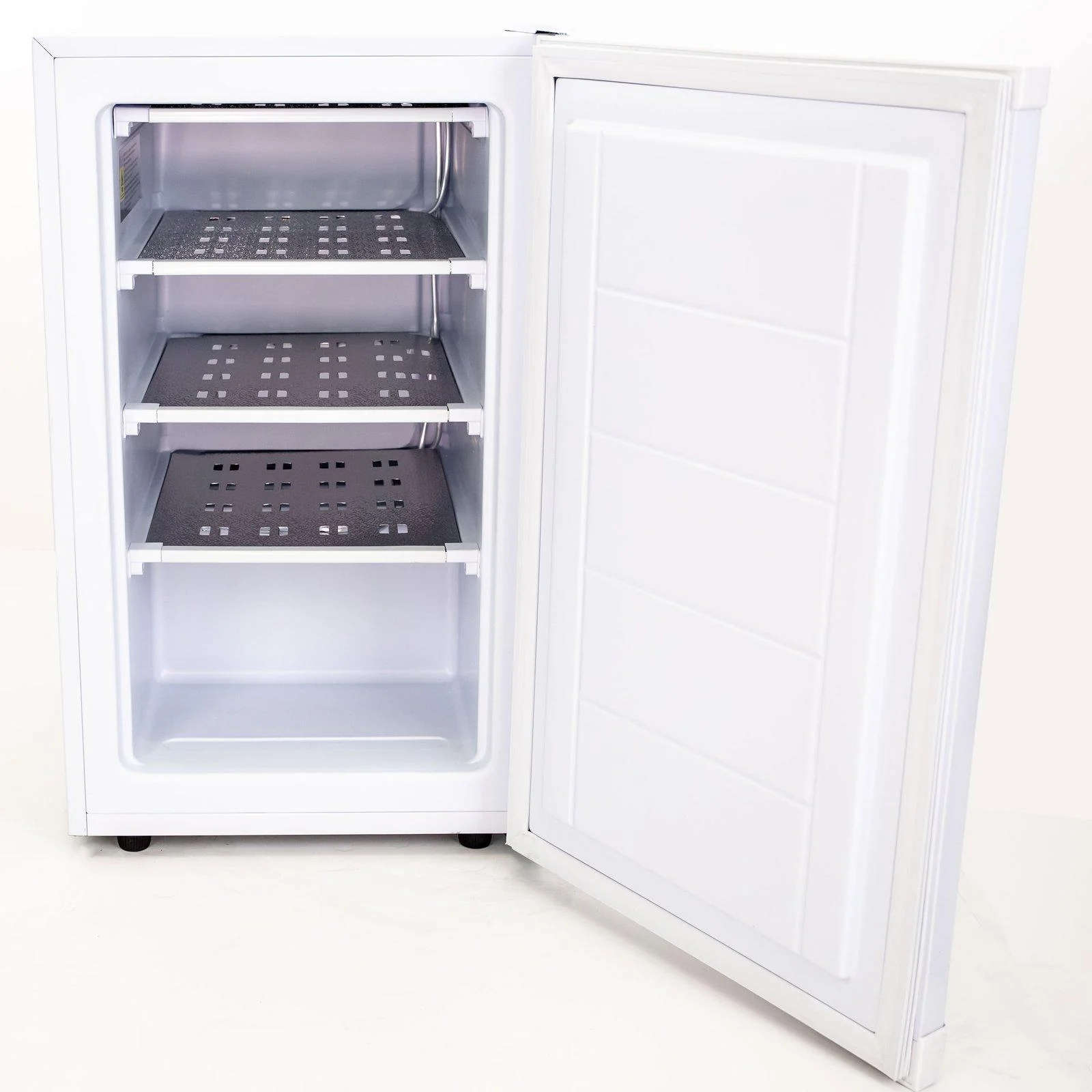 VF306 Avanti 2.8 cu. ft. Vertical Freezer - Image 6