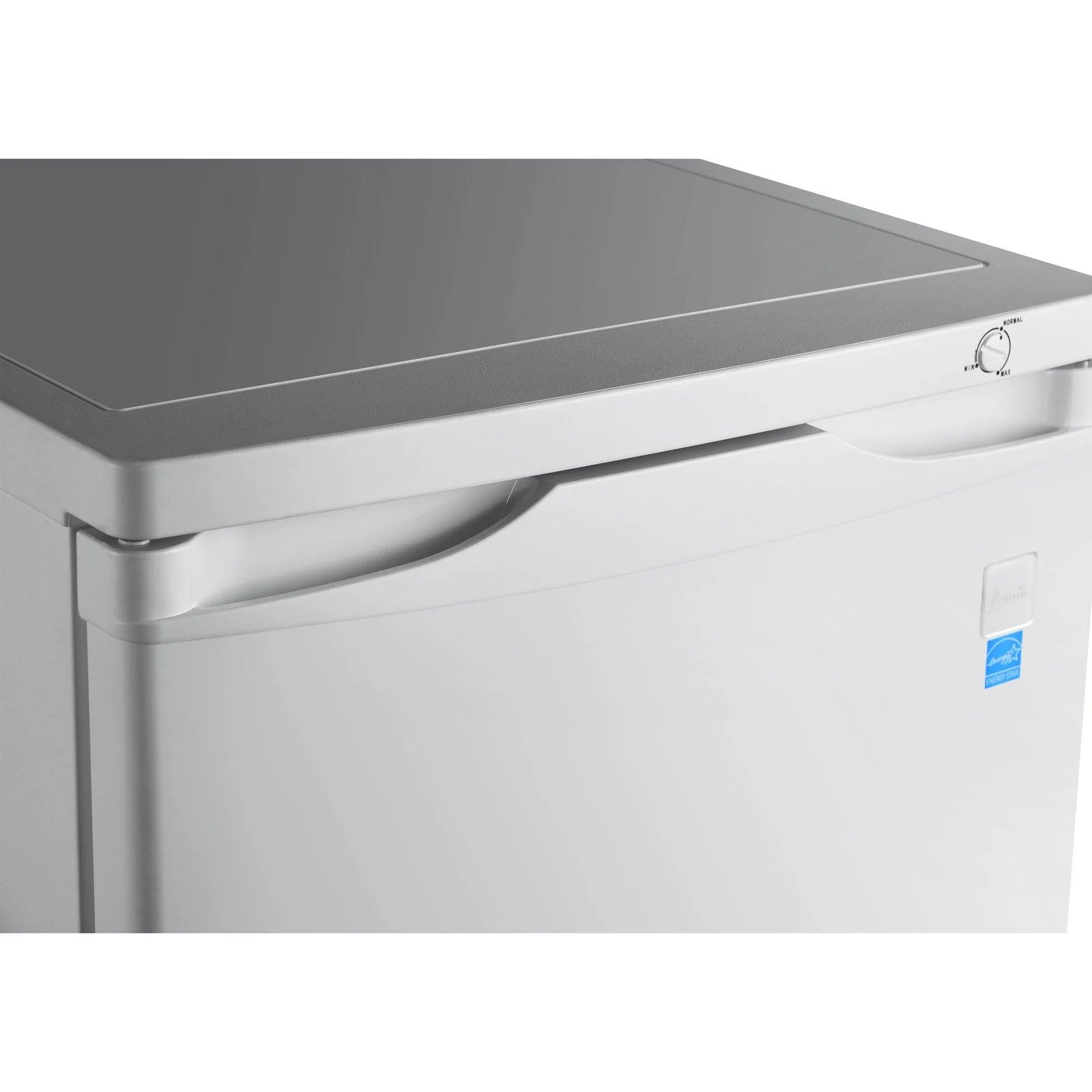 Avanti VF58B0W 5.8 cu. ft. Vertical Freezer - White / 5.8 cu. ft. - Image 4