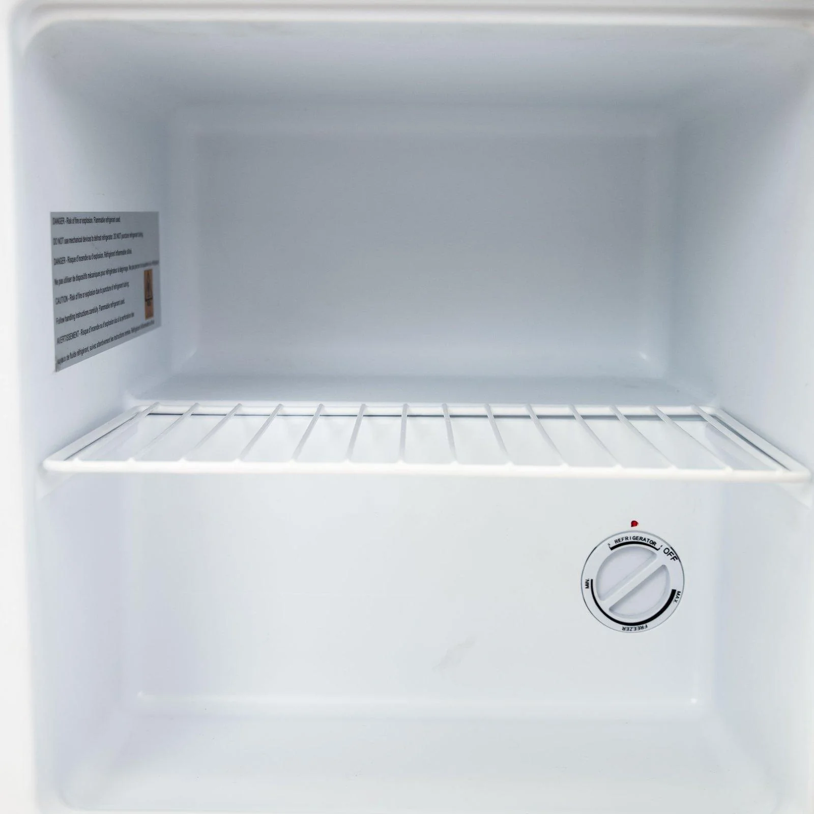 Avanti 1.4 cu. ft. Refrigerator or Freezer - Platinum finish with Black Cabinet / 1.4 cu. ft. - Image 4