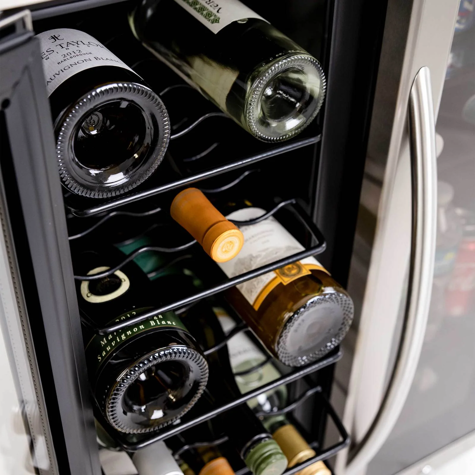 WBV19DZ Avanti 19 Bottle/66 Can Dual-Zone Wine u0026 Beverage Center - Stainless Steel / 3 cu. ft. - Image 6