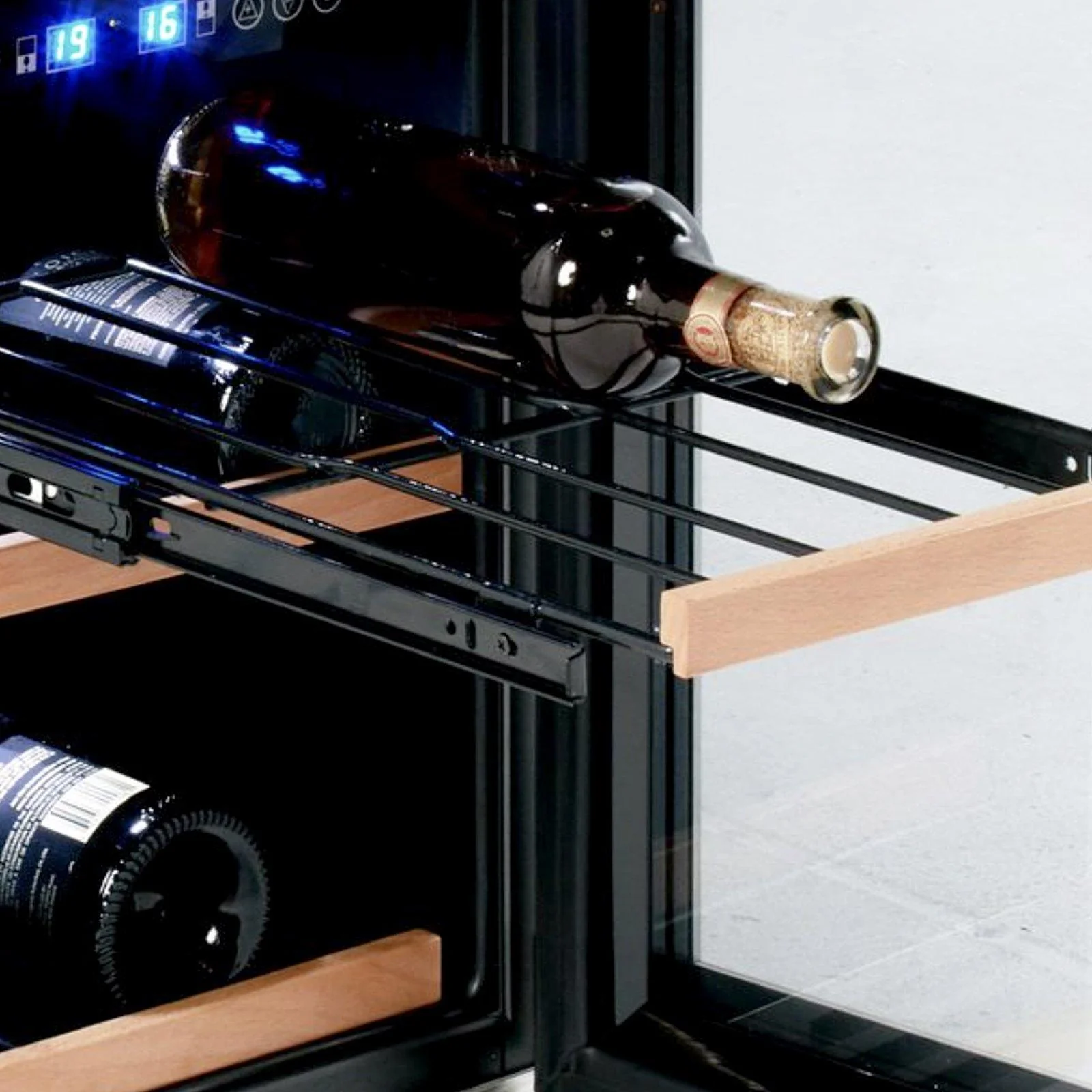 WCF282E3SD Avanti 28 Bottle DESIGNER Series Dual-Zone Wine Cooler - Stainless Steel / 28 Bottles - Image 5