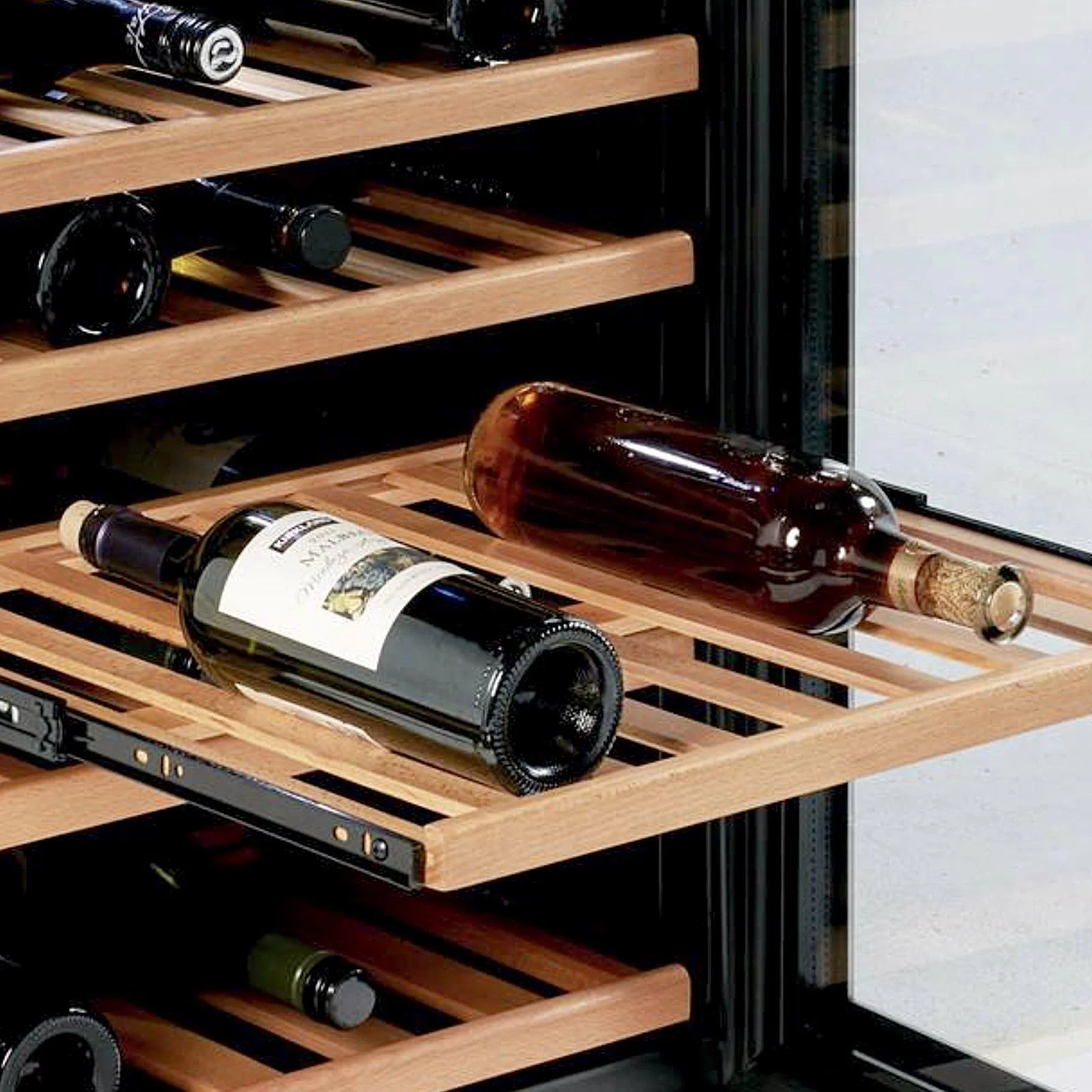 Avanti WCF51S3SS 51 Bottle DESIGNER Series Wine Cooler - Stainless Steel with Black Cabinet / 51 Bottles - Image 5