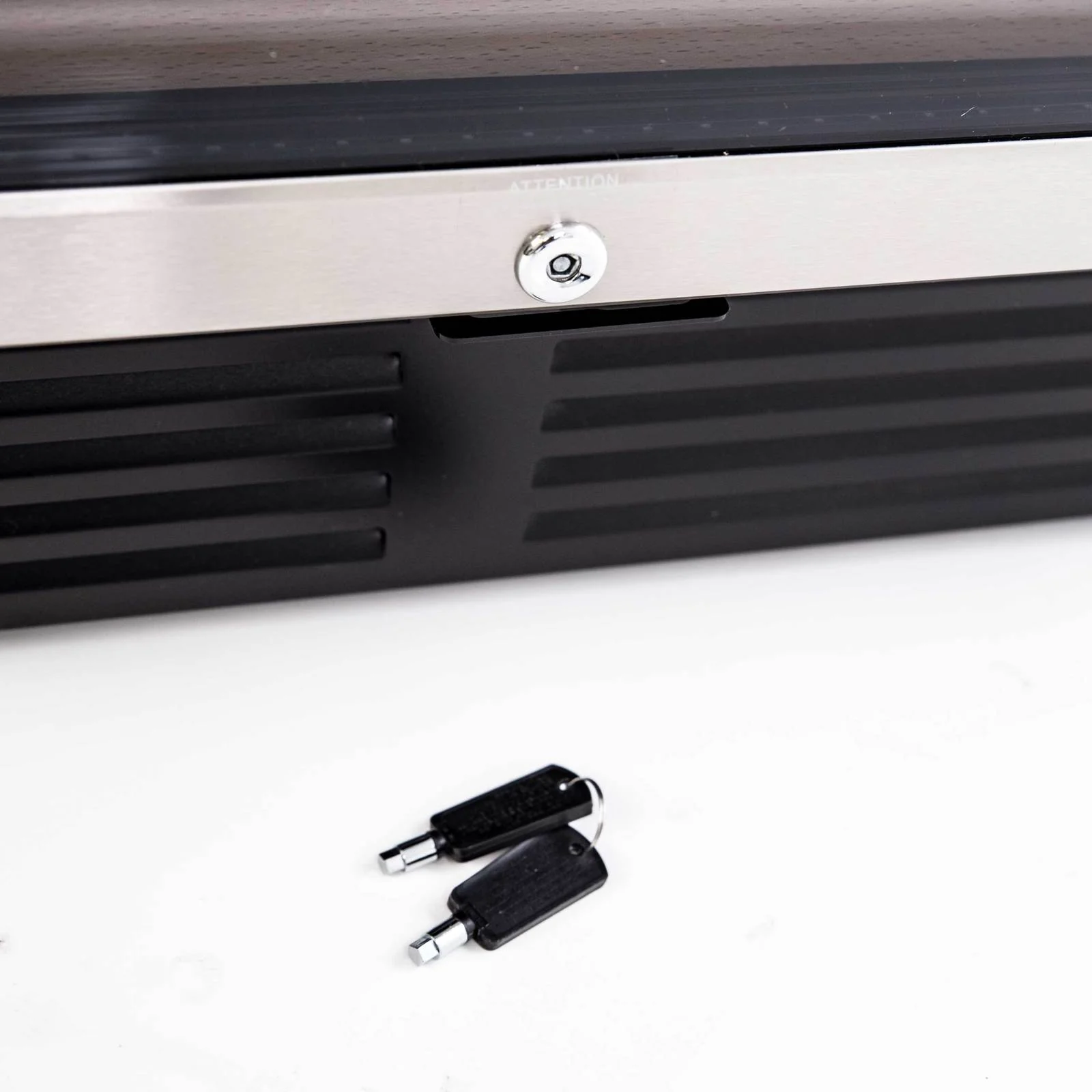 WCR496DS Avanti 49 Bottle Dual-Zone Wine Cooler - Image 7