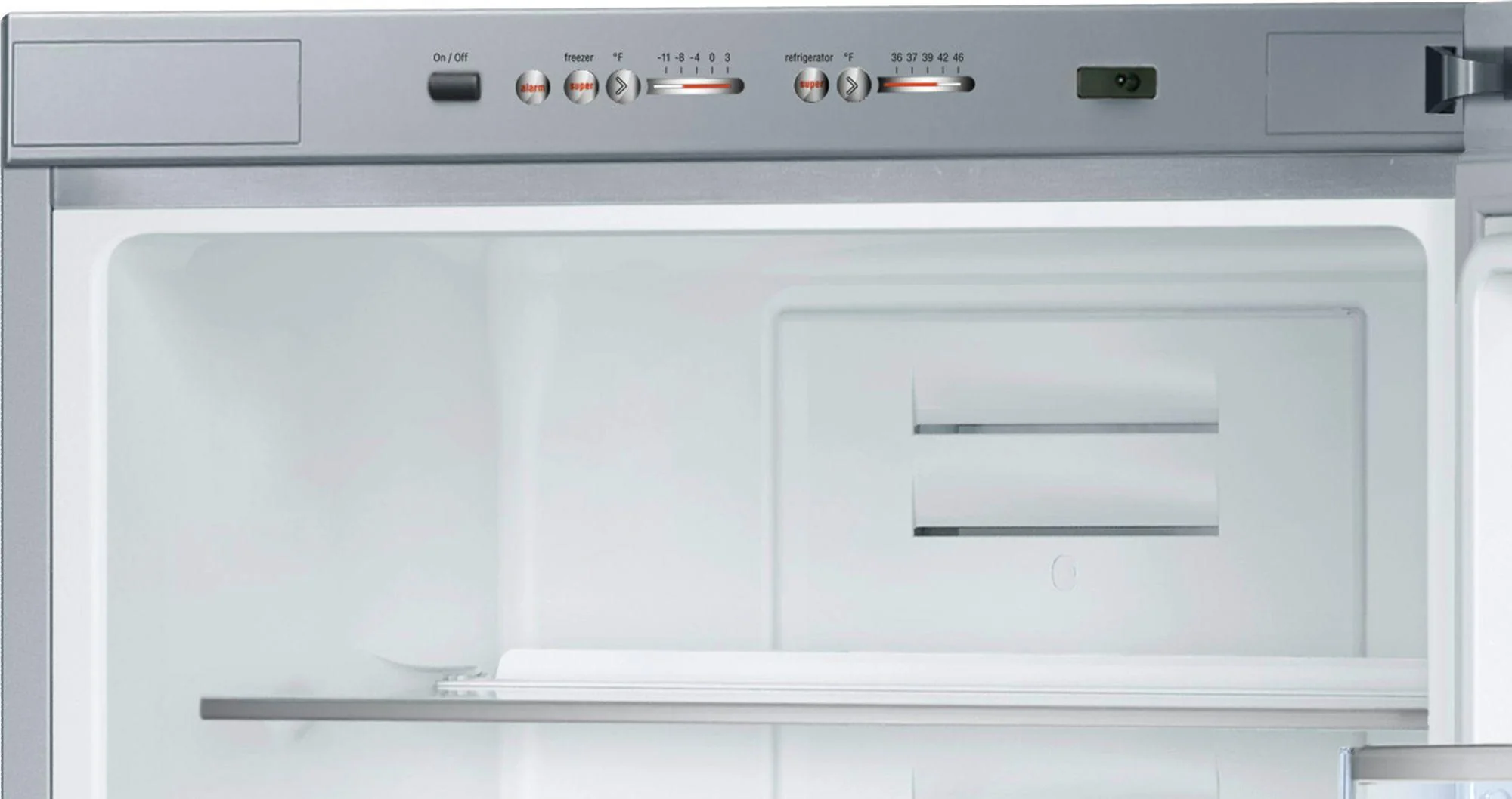 800 Series, 24" Refrigeration 11 cu ft w/ Ice Maker - Image 3