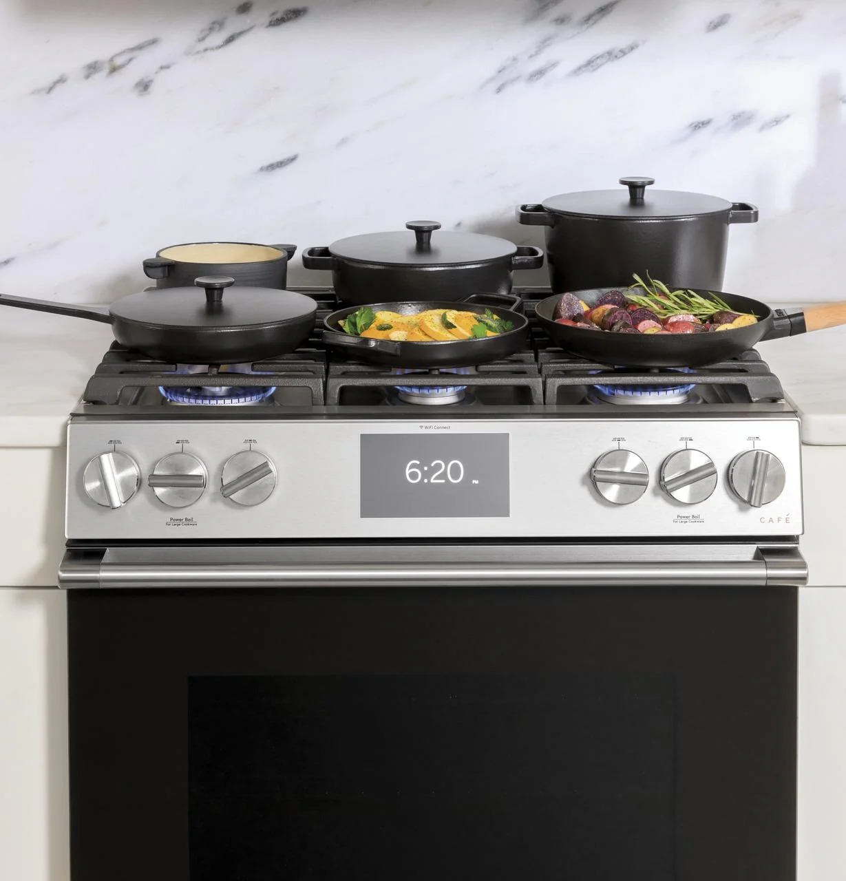 Caf(eback)™ 30" Smart Slide-In, Front-Control, Dual-Fuel, Double-Oven Range with Convection in Platinum Glass - Image 17