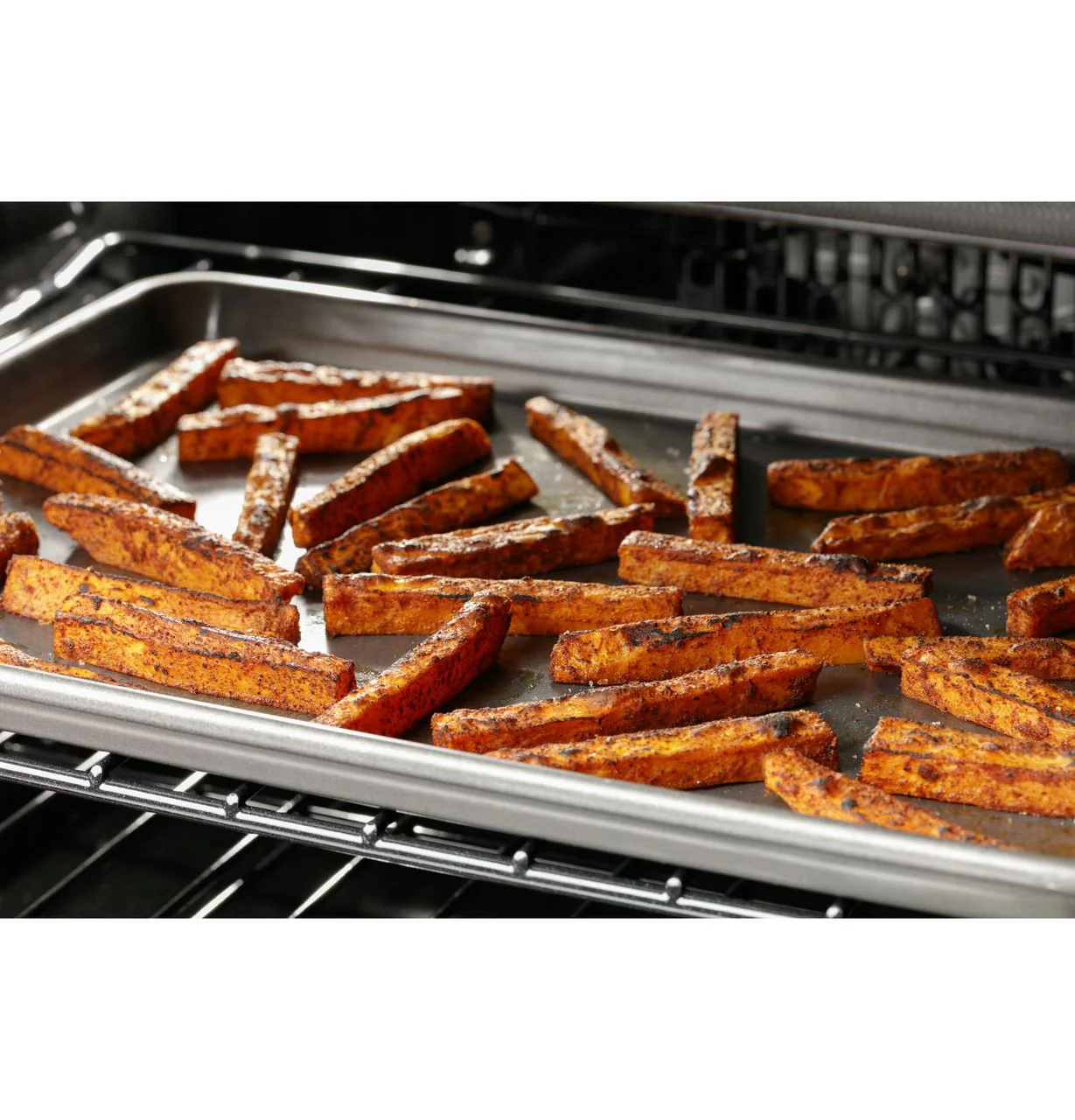 Caf(eback)™ 30" Smart Slide-In, Front-Control, Dual-Fuel, Double-Oven Range with Convection in Platinum Glass - Image 34