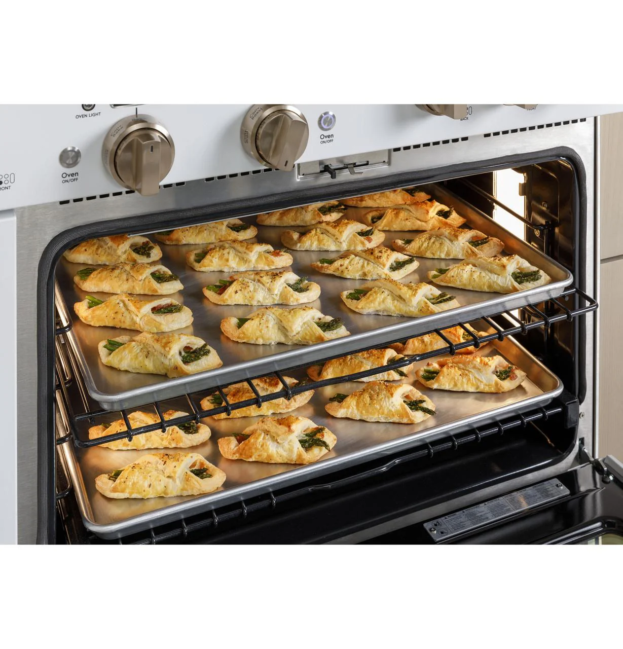 Cafe C2Y486P2TS1 CAF(EBACK)™ 48" Smart Dual-Fuel Commercial-Style Range with 6 Burners and Griddle (Natural Gas) - Image 23
