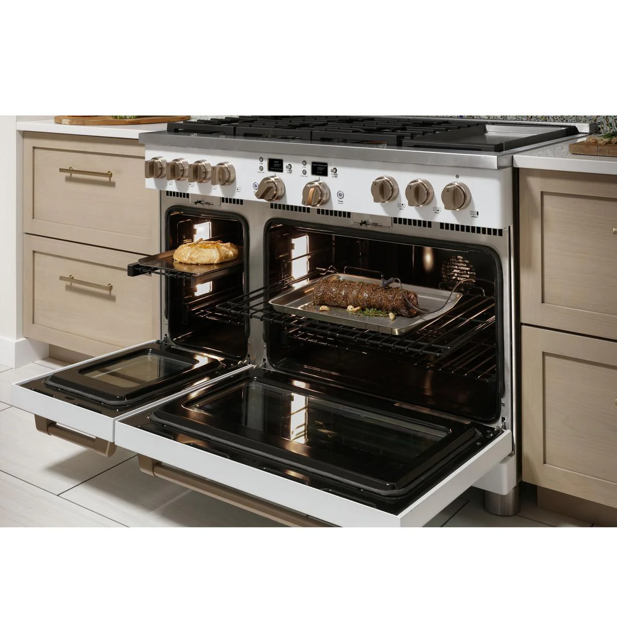 Cafe C2Y486P3TD1 CAF(EBACK)™ 48" Smart Dual-Fuel Commercial-Style Range with 6 Burners and Griddle (Natural Gas) - Image 37