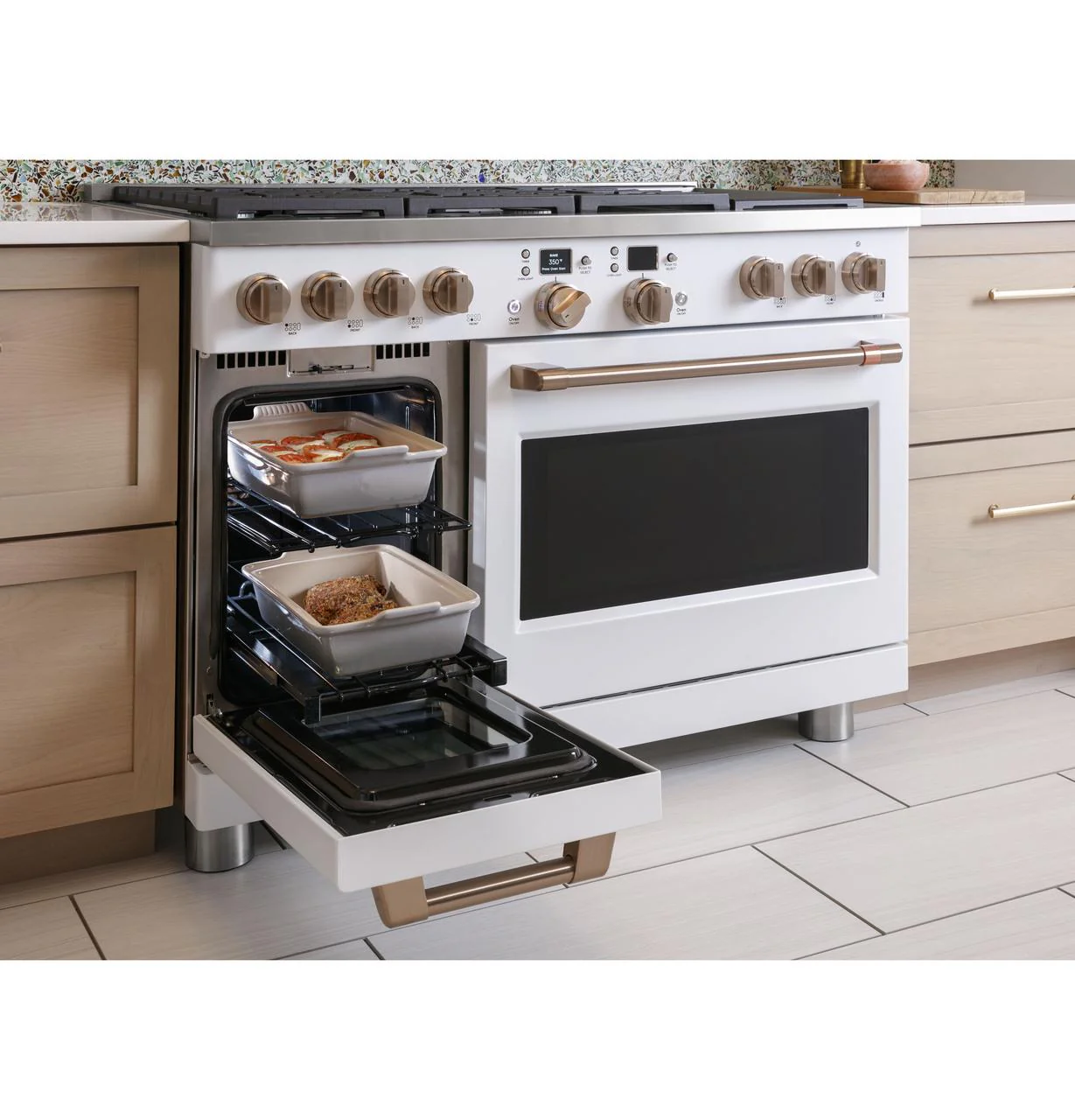 Cafe C2Y486P4TW2 CAF(EBACK)™ 48" Smart Dual-Fuel Commercial-Style Range with 6 Burners and Griddle (Natural Gas) - Image 13