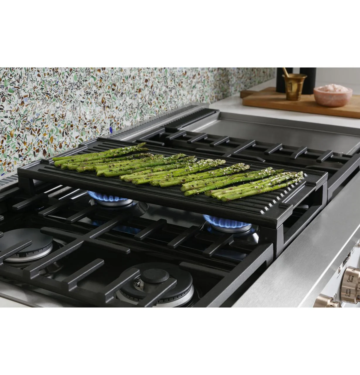 Cafe C2Y486P4TW2 CAF(EBACK)™ 48" Smart Dual-Fuel Commercial-Style Range with 6 Burners and Griddle (Natural Gas) - Image 18