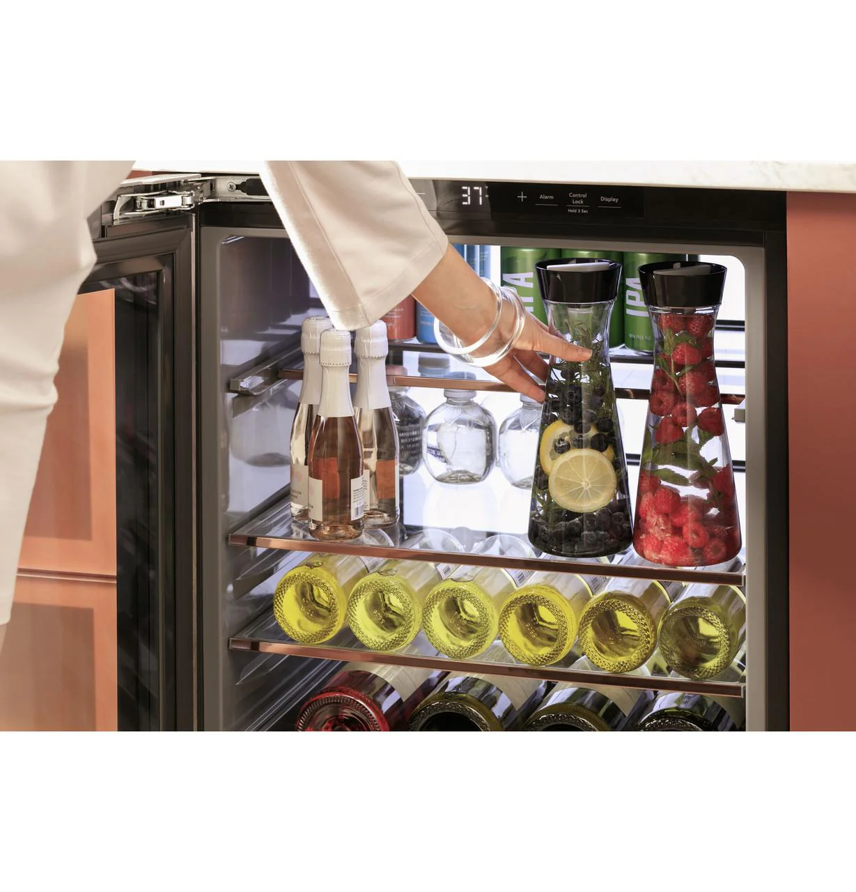 Cafe CCR06BM2PS5 CAF(EBACK)™ Beverage Center in Platinum Glass - Image 11