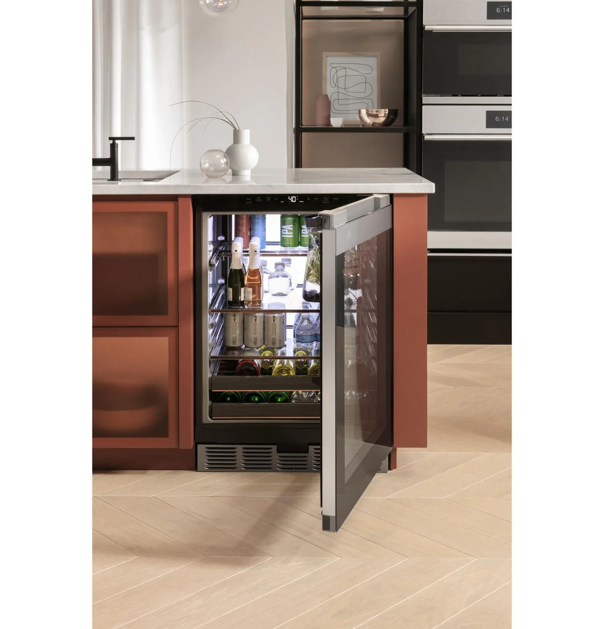 Cafe CCR06BM2PS5 CAF(EBACK)™ Beverage Center in Platinum Glass - Image 19