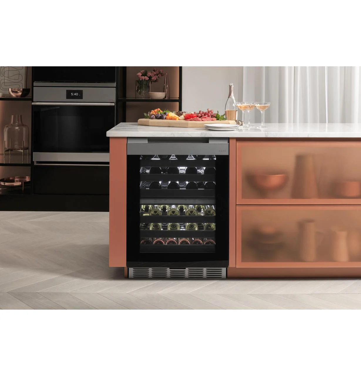Cafe CCR06DM2PS5 Caf(eback)™ Wine Center in Platinum Glass - Image 16