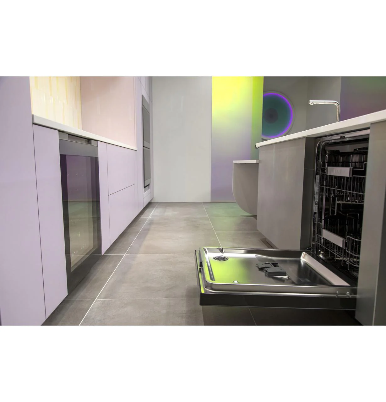Cafe CCR06DM2PS5 Caf(eback)™ Wine Center in Platinum Glass - Image 27