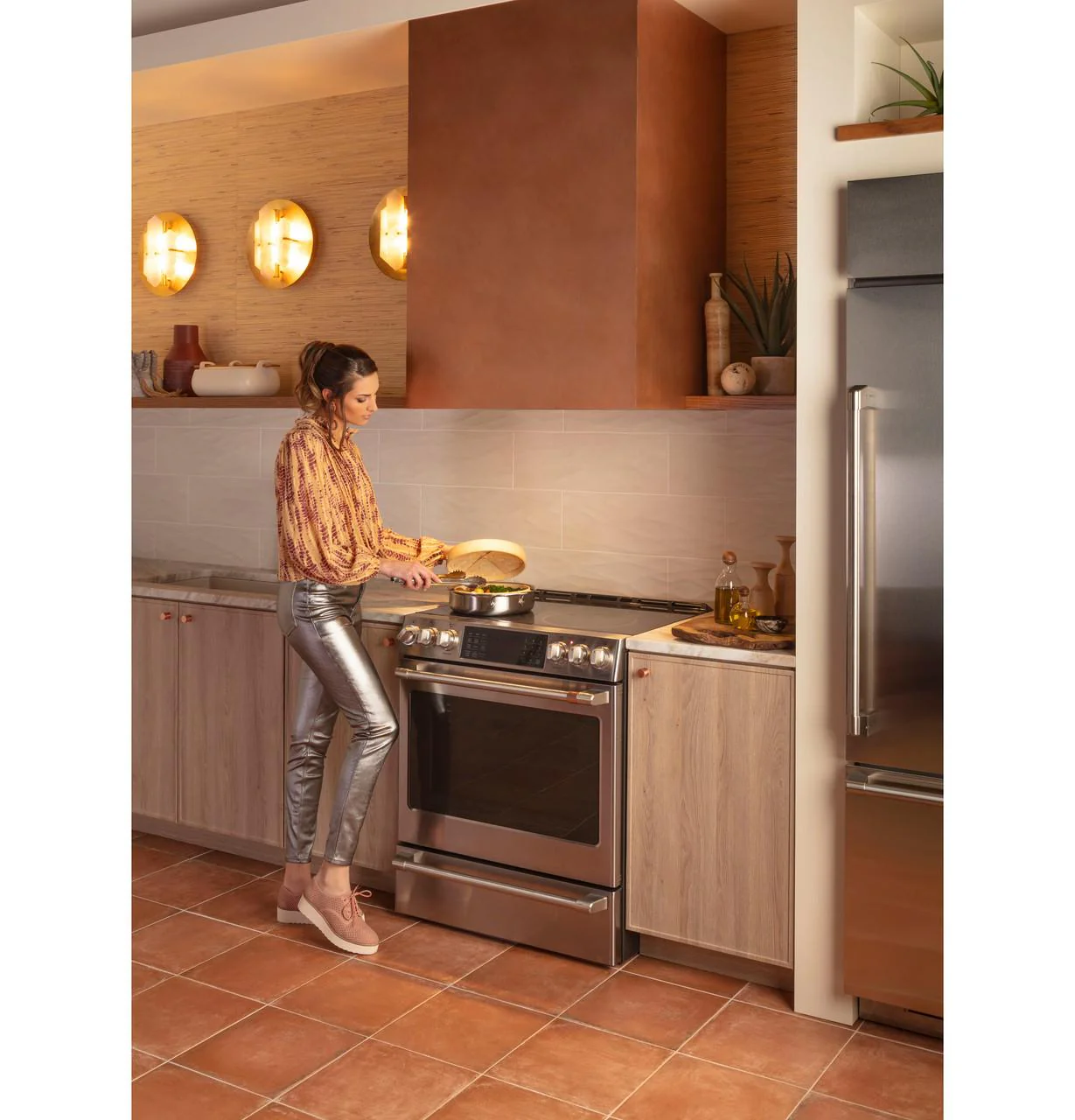Cafe CDB36RP2PS1 Caf(eback)™ 21.3 Cu. Ft. Built-In Bottom-Freezer Refrigerator - Image 24