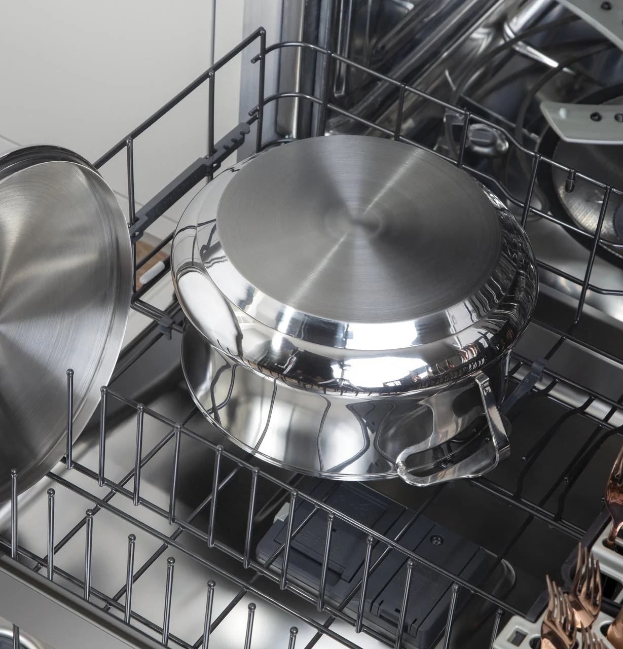 Cafe Caf(eback)™ ENERGY STAR® Stainless Steel Interior Dishwasher with Sanitize and Ultra Wash - Image 13