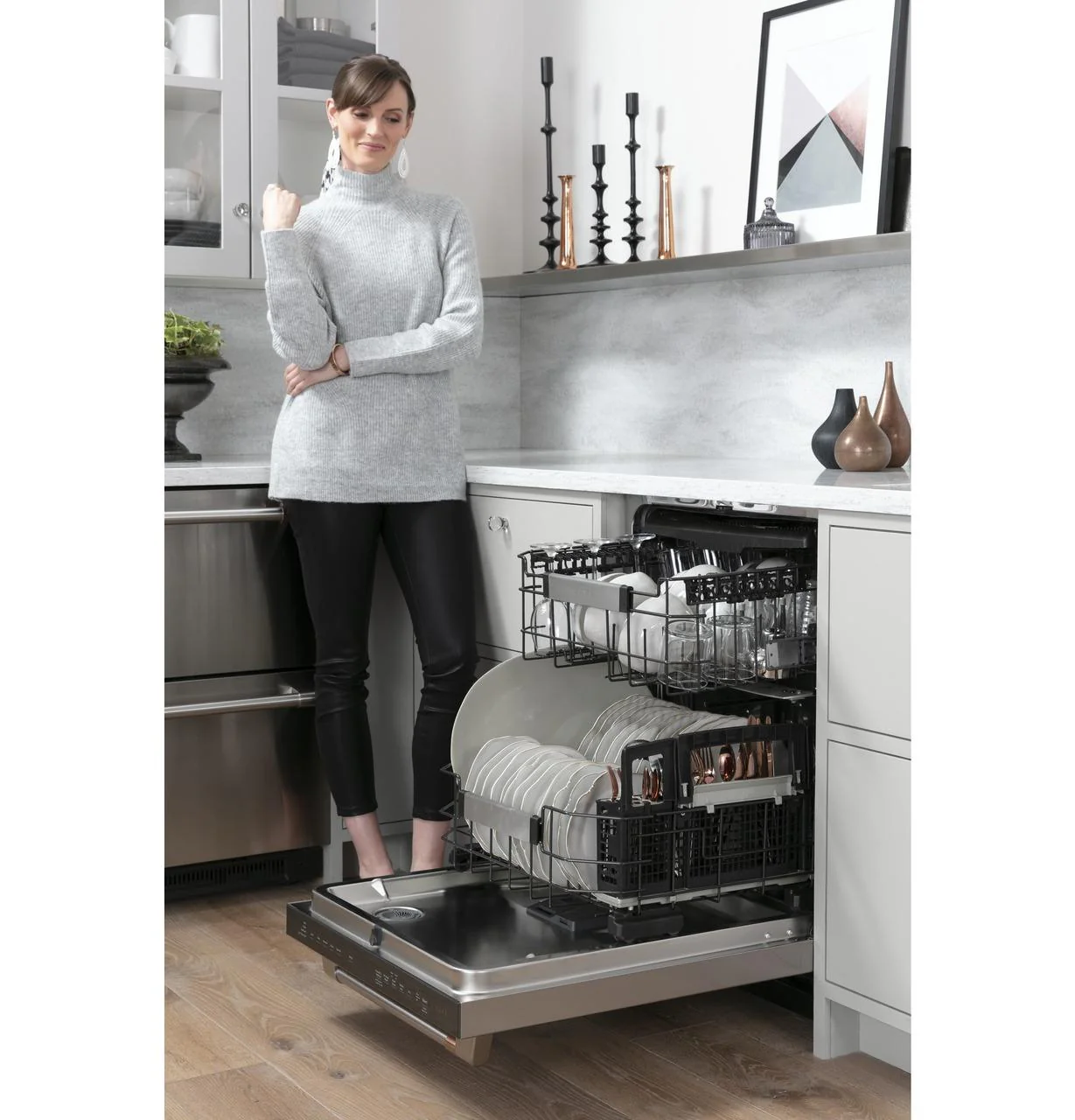 Cafe Caf(eback)™ ENERGY STAR® Stainless Steel Interior Dishwasher with Sanitize and Ultra Wash - Image 32