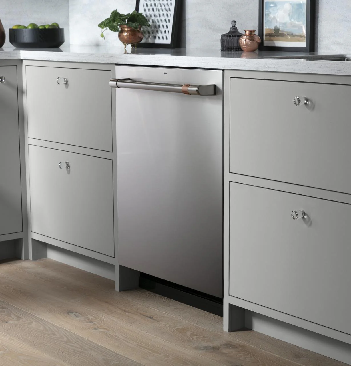 Cafe Caf(eback)™ ENERGY STAR® Stainless Steel Interior Dishwasher with Sanitize and Ultra Wash - Image 9
