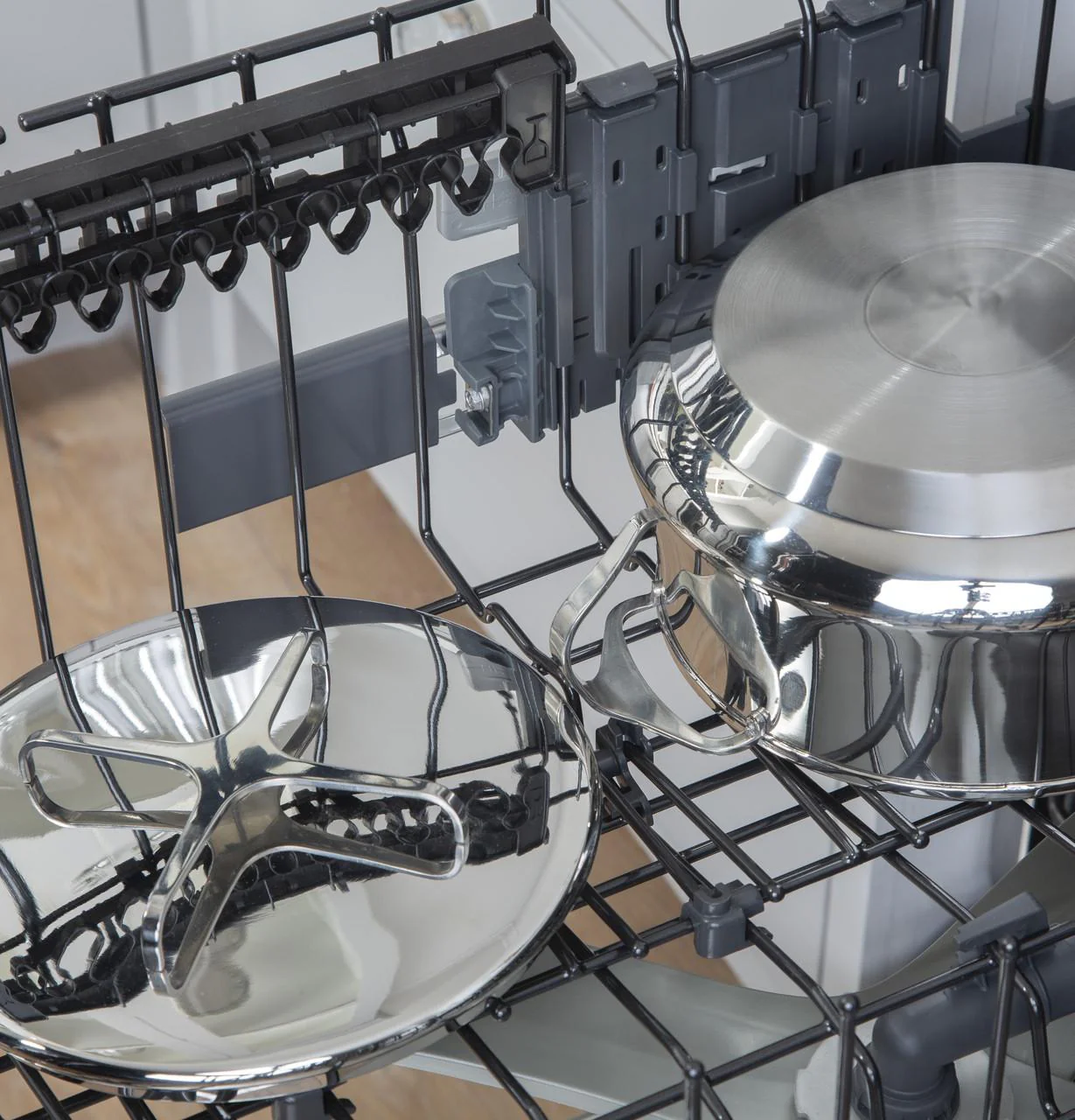 Caf(eback)™ Stainless Steel Interior Dishwasher with Sanitize and Ultra Wash & Dry in Platinum Glass - Image 7