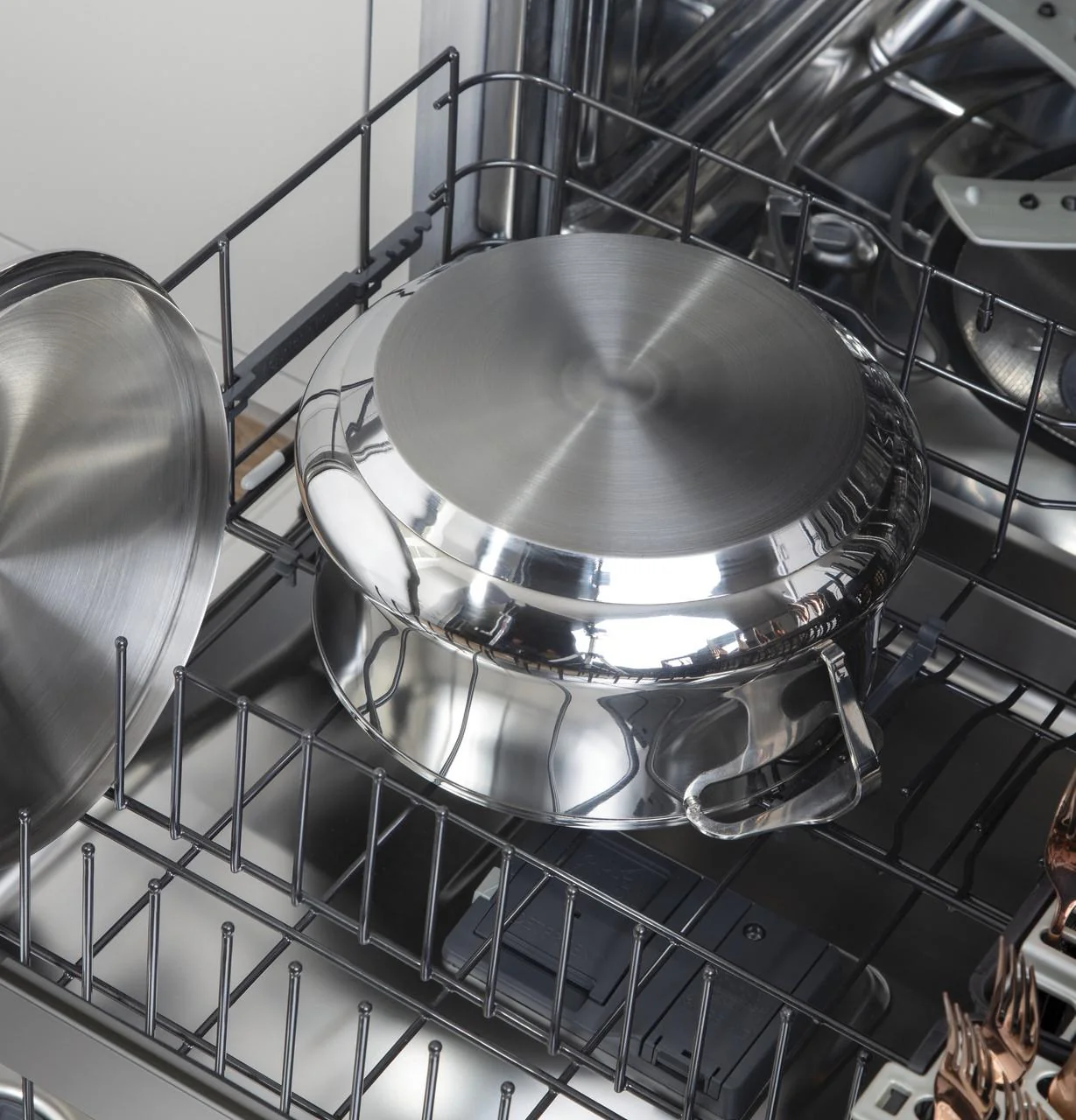 Cafe Caf(eback)™ ENERGY STAR® Stainless Steel Interior Dishwasher with Sanitize and Ultra Wash - Image 13