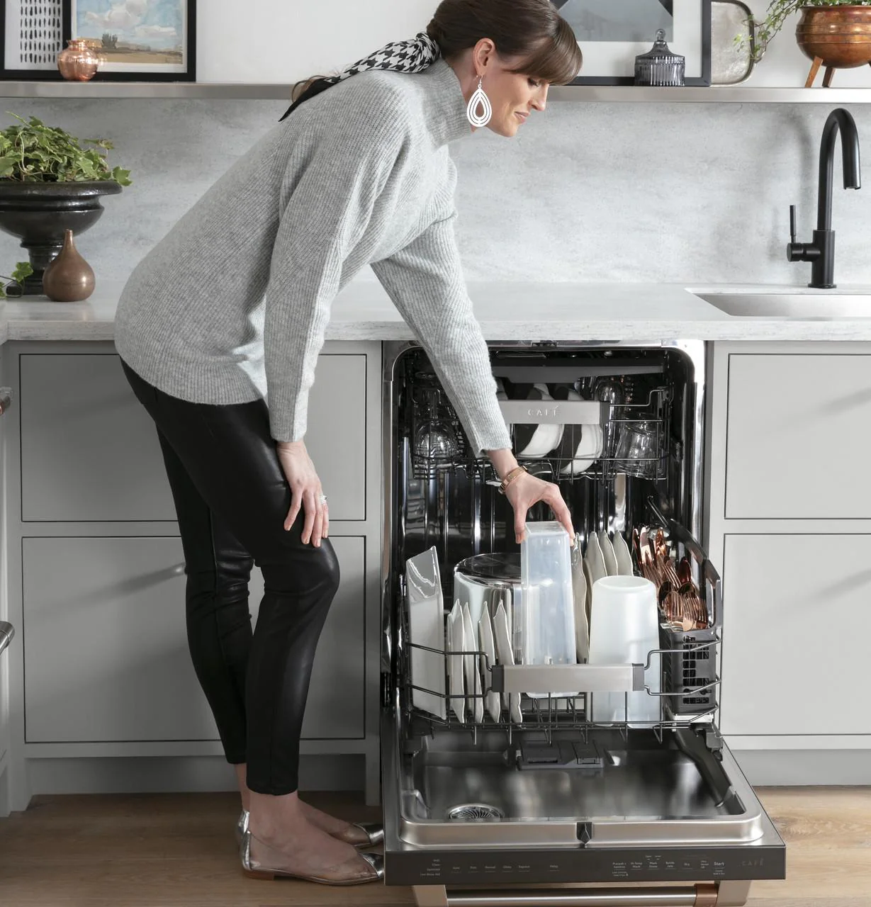 Cafe Caf(eback)™ ENERGY STAR® Stainless Steel Interior Dishwasher with Sanitize and Ultra Wash - Image 33