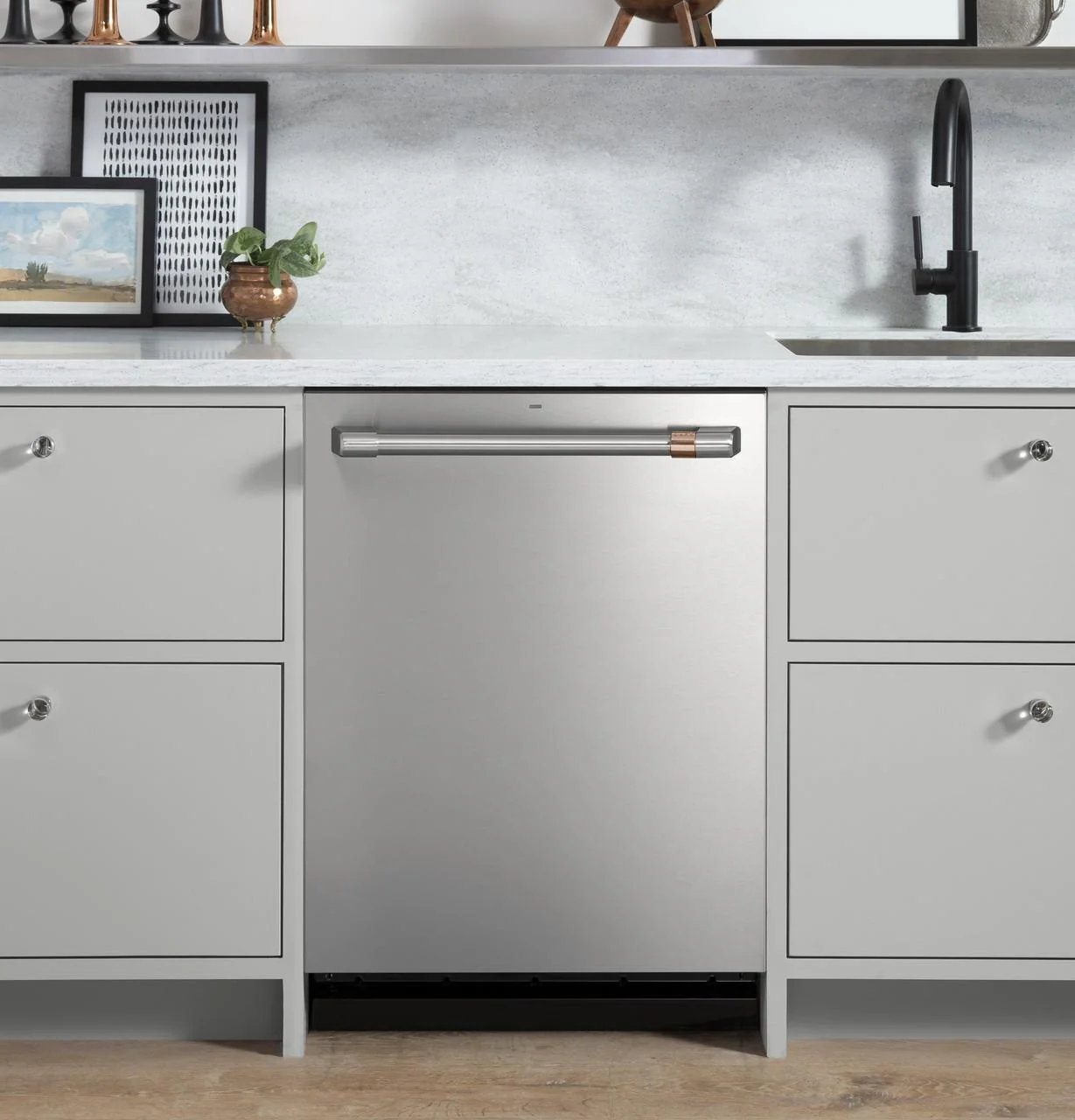 Cafe Caf(eback)™ ENERGY STAR® Stainless Steel Interior Dishwasher with Sanitize and Ultra Wash - Image 6