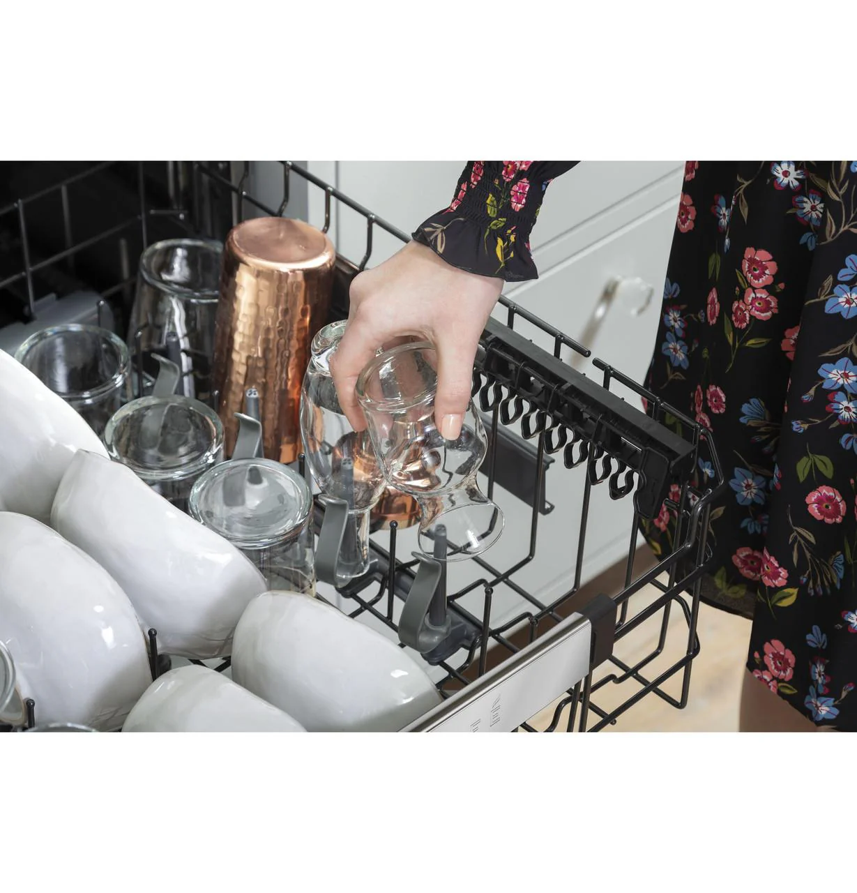Cafe Caf(eback)™ ENERGY STAR® Stainless Steel Interior Dishwasher with Sanitize and Ultra Wash - Image 16