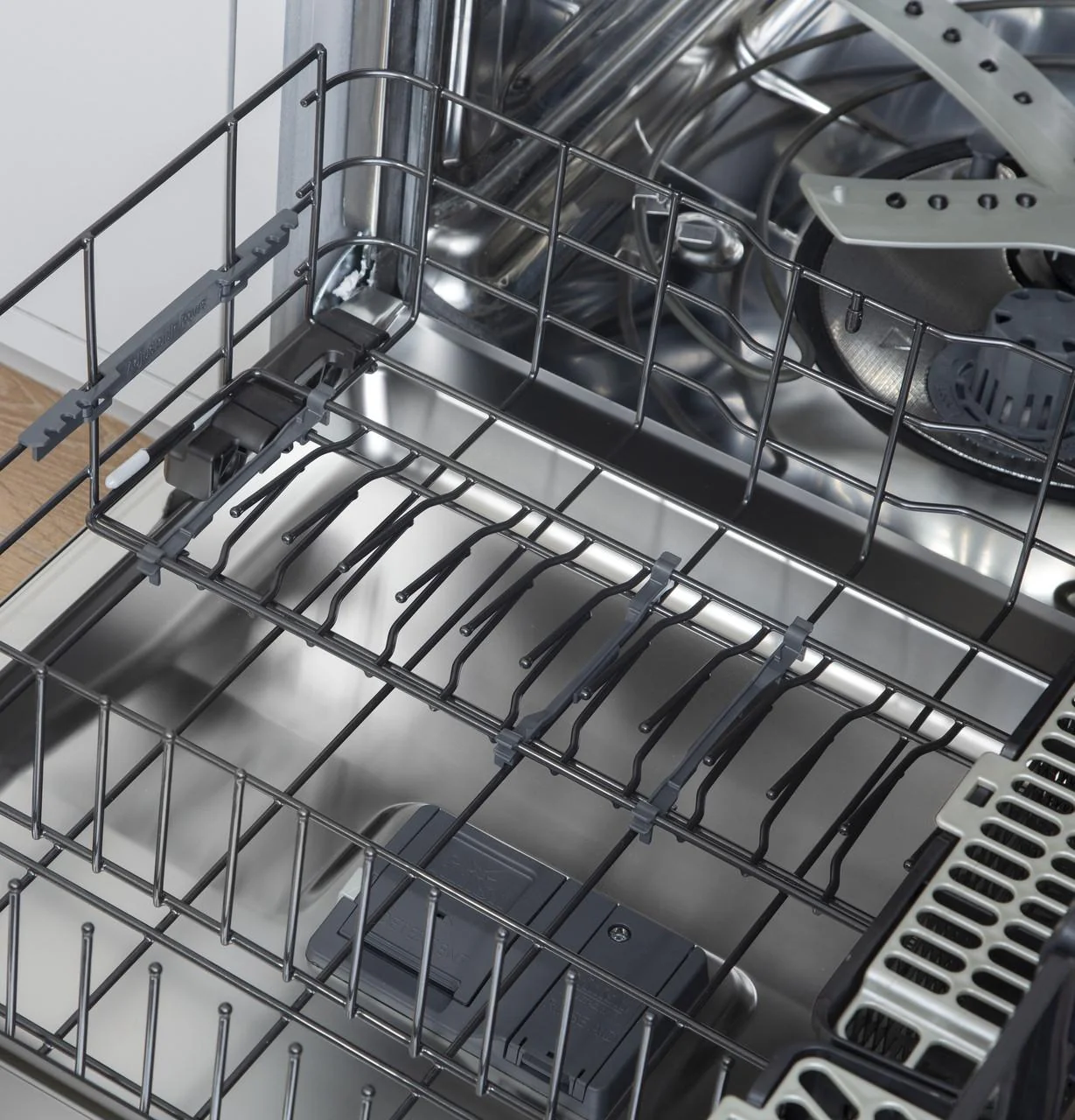 Cafe Caf(eback)™ ENERGY STAR® Stainless Steel Interior Dishwasher with Sanitize and Ultra Wash - Image 14