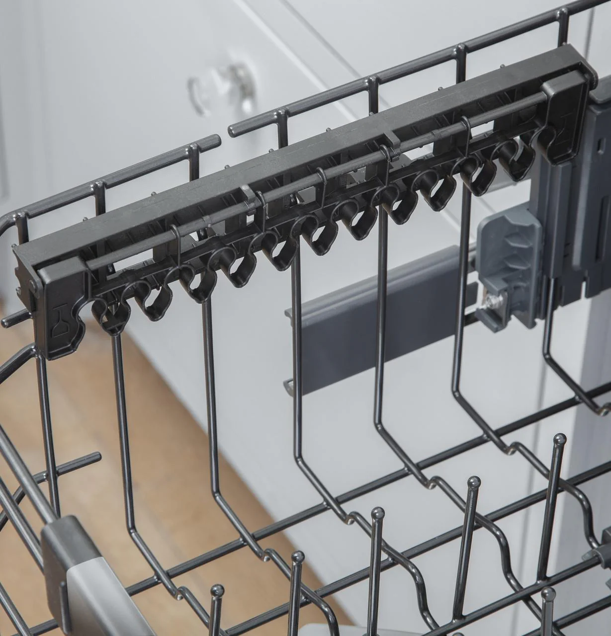 Cafe Caf(eback)™ ENERGY STAR® Stainless Steel Interior Dishwasher with Sanitize and Ultra Wash - Image 8