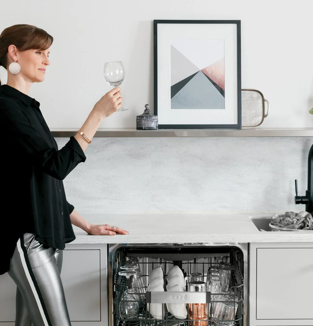 Cafe Caf(eback)™ ENERGY STAR® Smart Stainless Steel Interior Dishwasher with Sanitize and Ultra Wash - Image 26