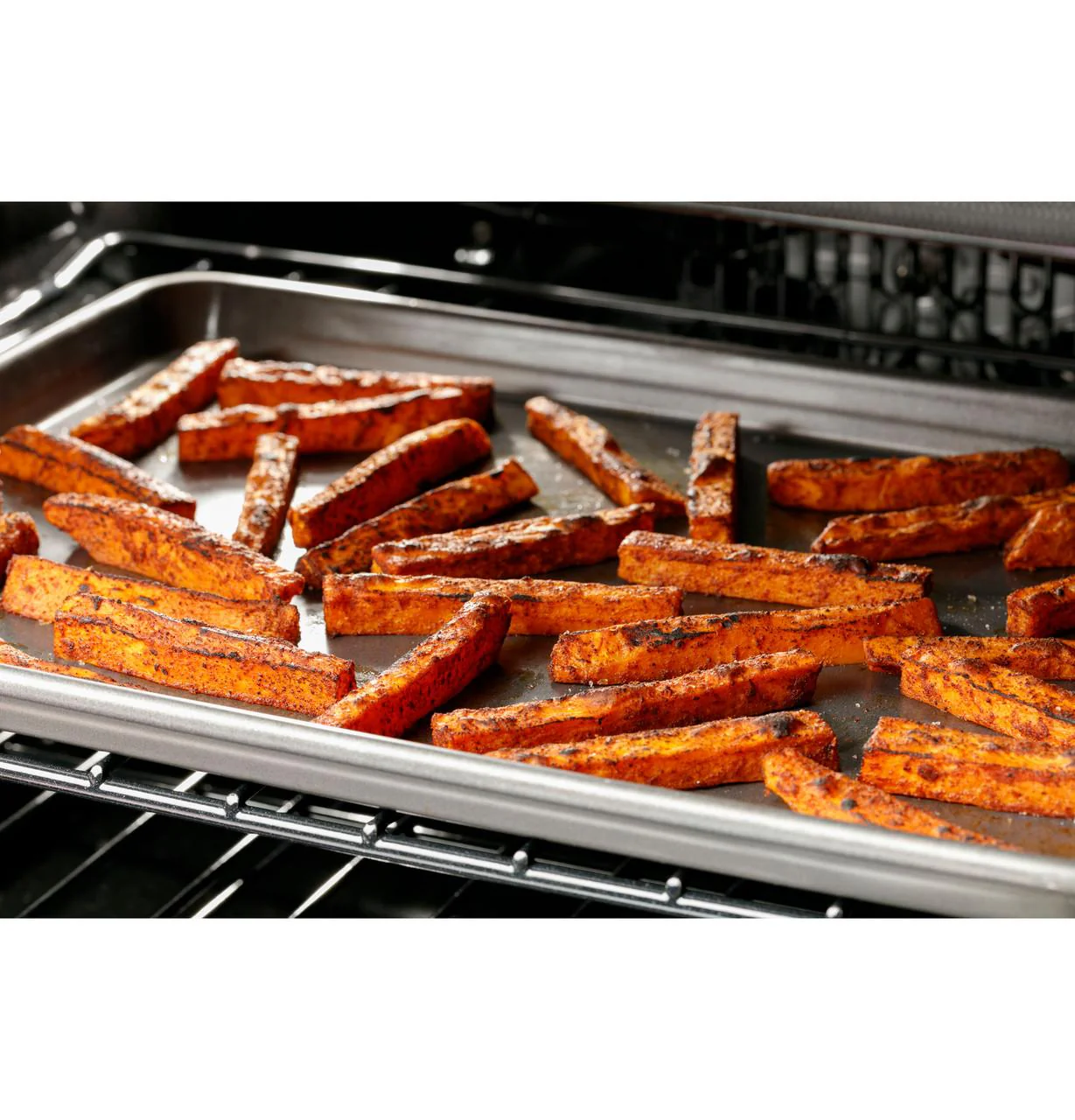 Cafe CES700P4MW2 CAF(EBACK)™ 30" Smart Slide-In, Front-Control, Radiant and Convection Range - Image 8