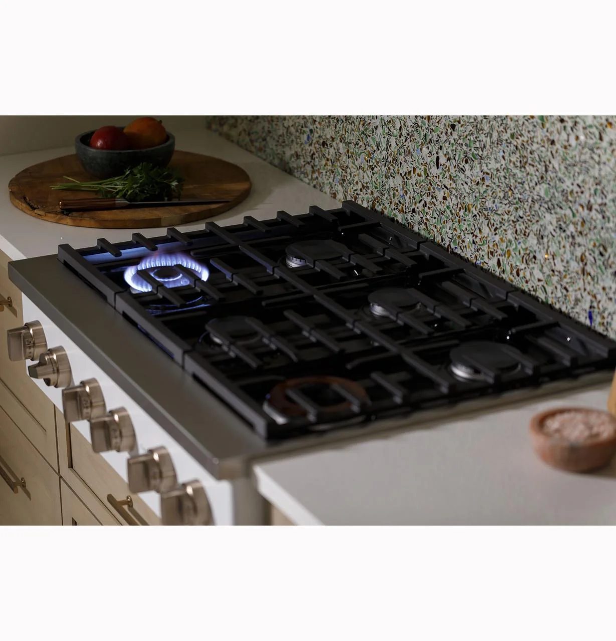 Cafe CGU366P2TS1 CAF(EBACK)™ 36" Commercial-Style Gas Rangetop with 6 Burners (Natural Gas) - Image 5