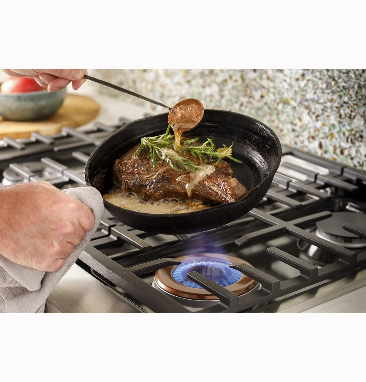 Cafe CGU366P3TD1 CAF(EBACK)™ 36" Commercial-Style Gas Rangetop with 6 Burners (Natural Gas) - Image 16