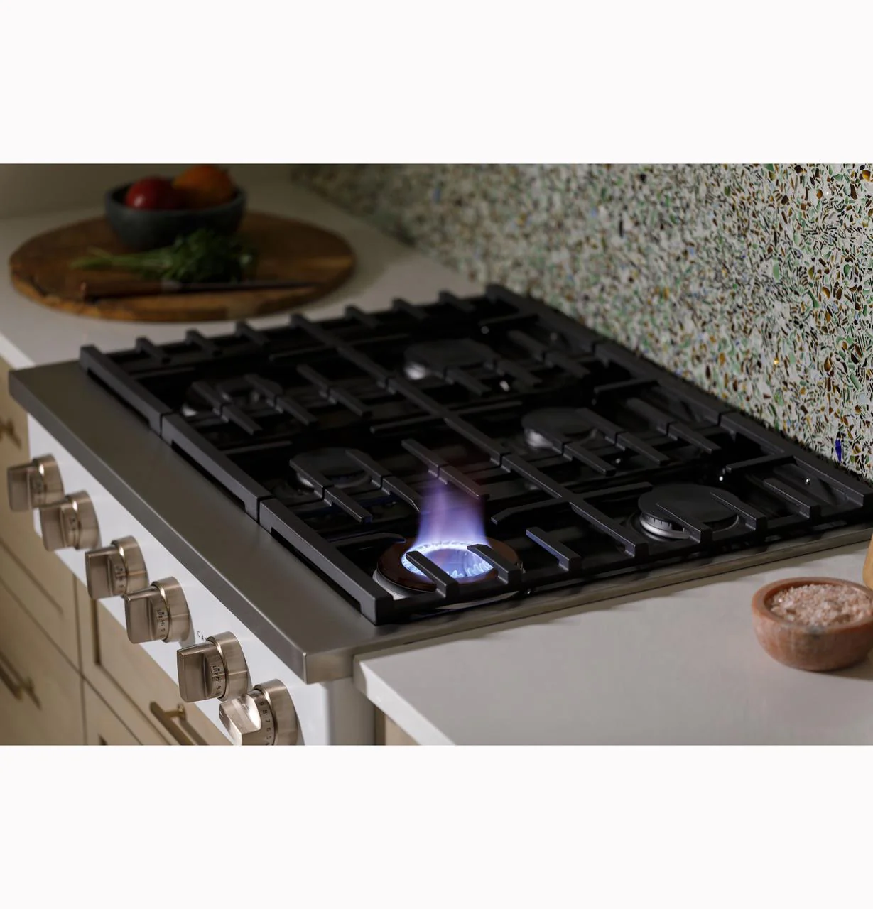 Cafe CGU366P3TD1 CAF(EBACK)™ 36" Commercial-Style Gas Rangetop with 6 Burners (Natural Gas) - Image 25