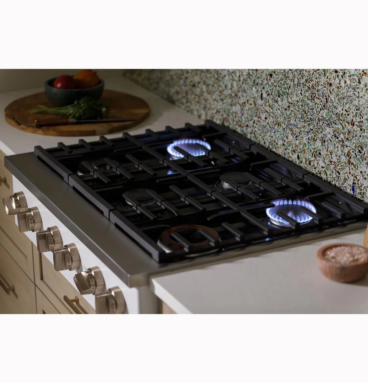 Cafe CGU366P3TD1 CAF(EBACK)™ 36" Commercial-Style Gas Rangetop with 6 Burners (Natural Gas) - Image 4