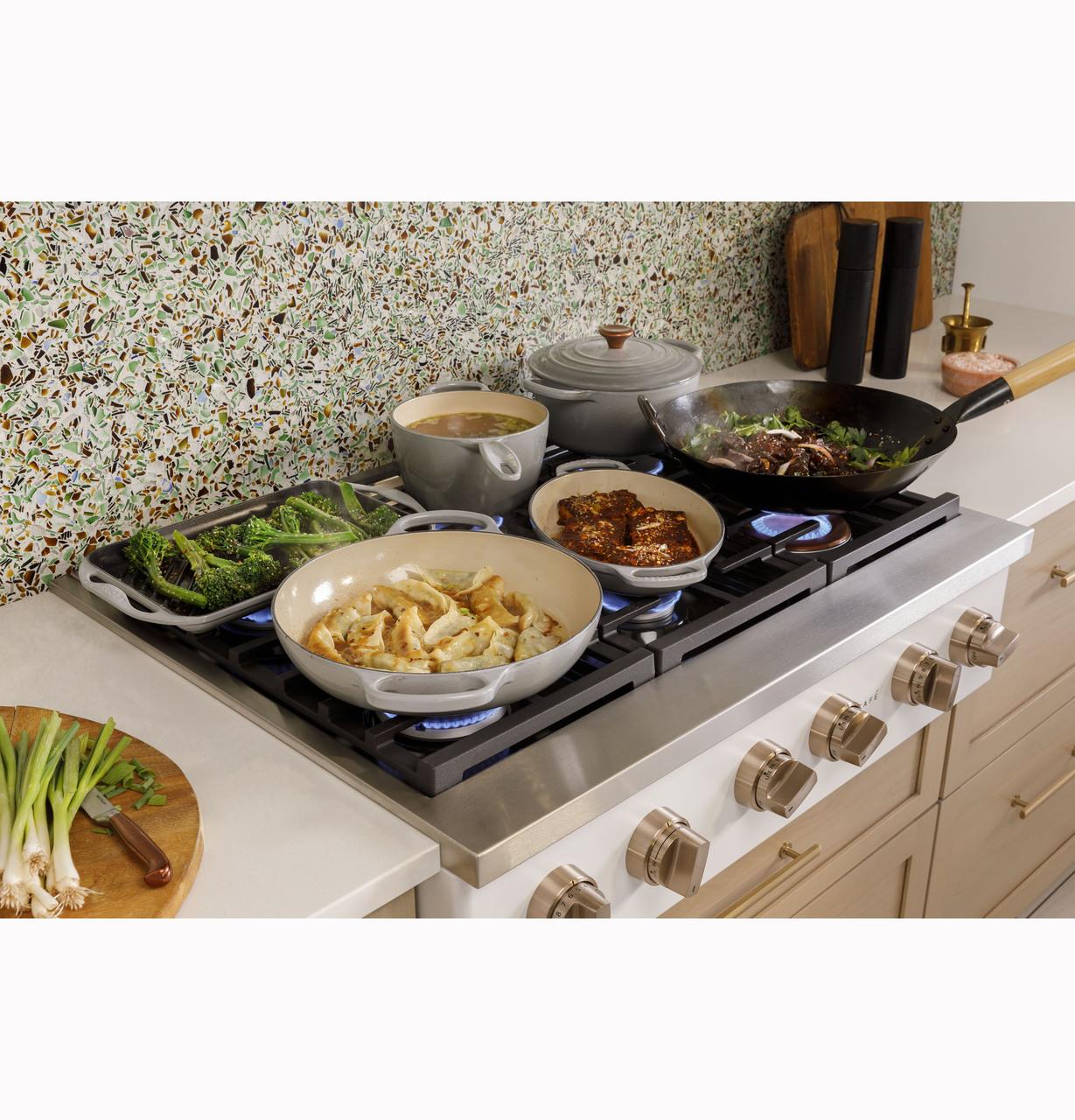 Cafe CGU366P4TW2 CAF(EBACK)™ 36" Commercial-Style Gas Rangetop with 6 Burners (Natural Gas) - Image 7